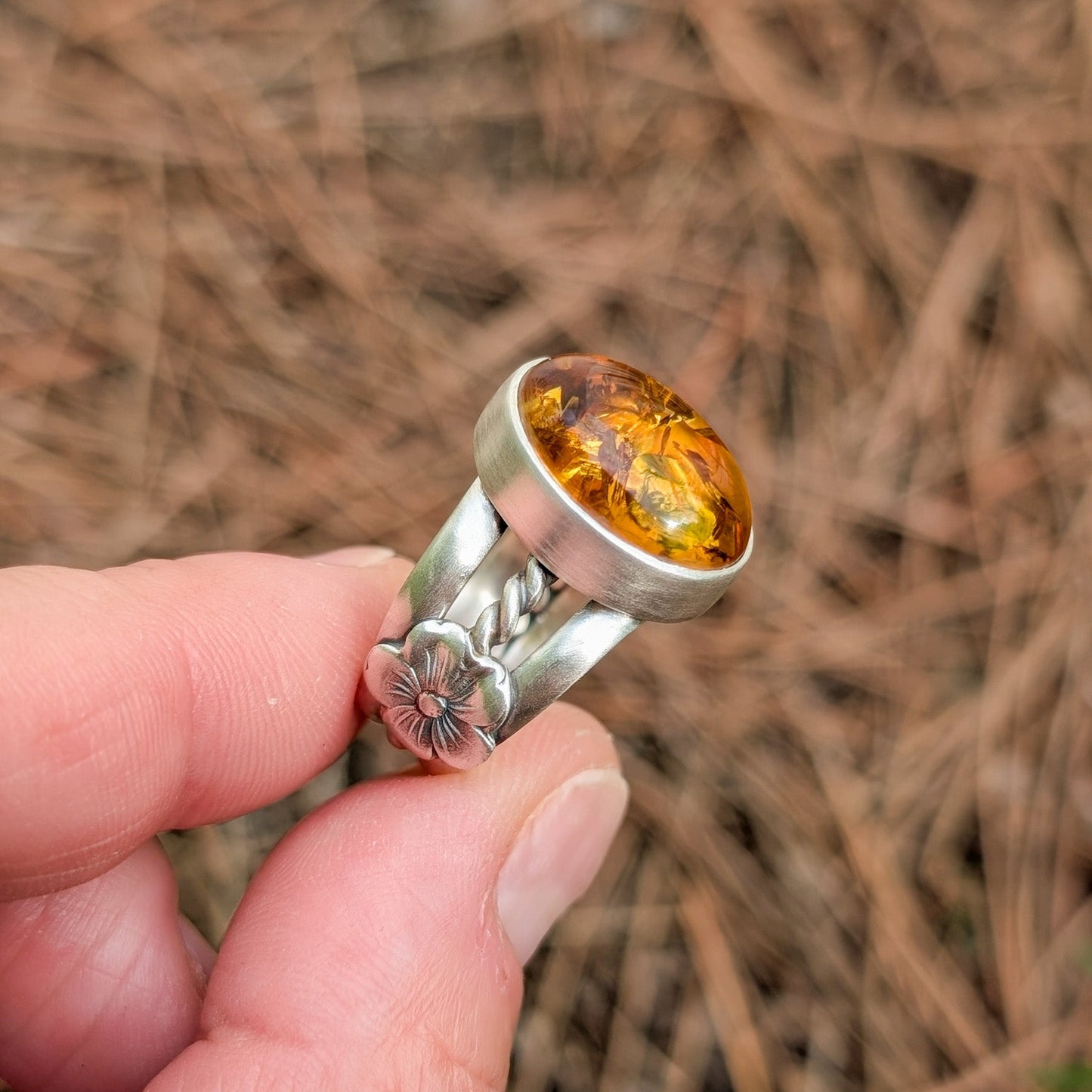 Anillo de plata con ámbar
