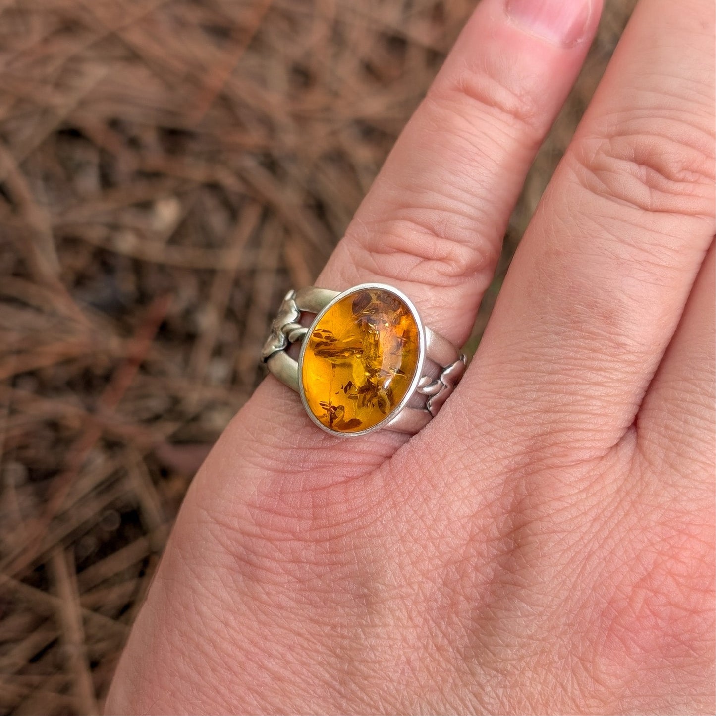 Anillo de plata con ámbar