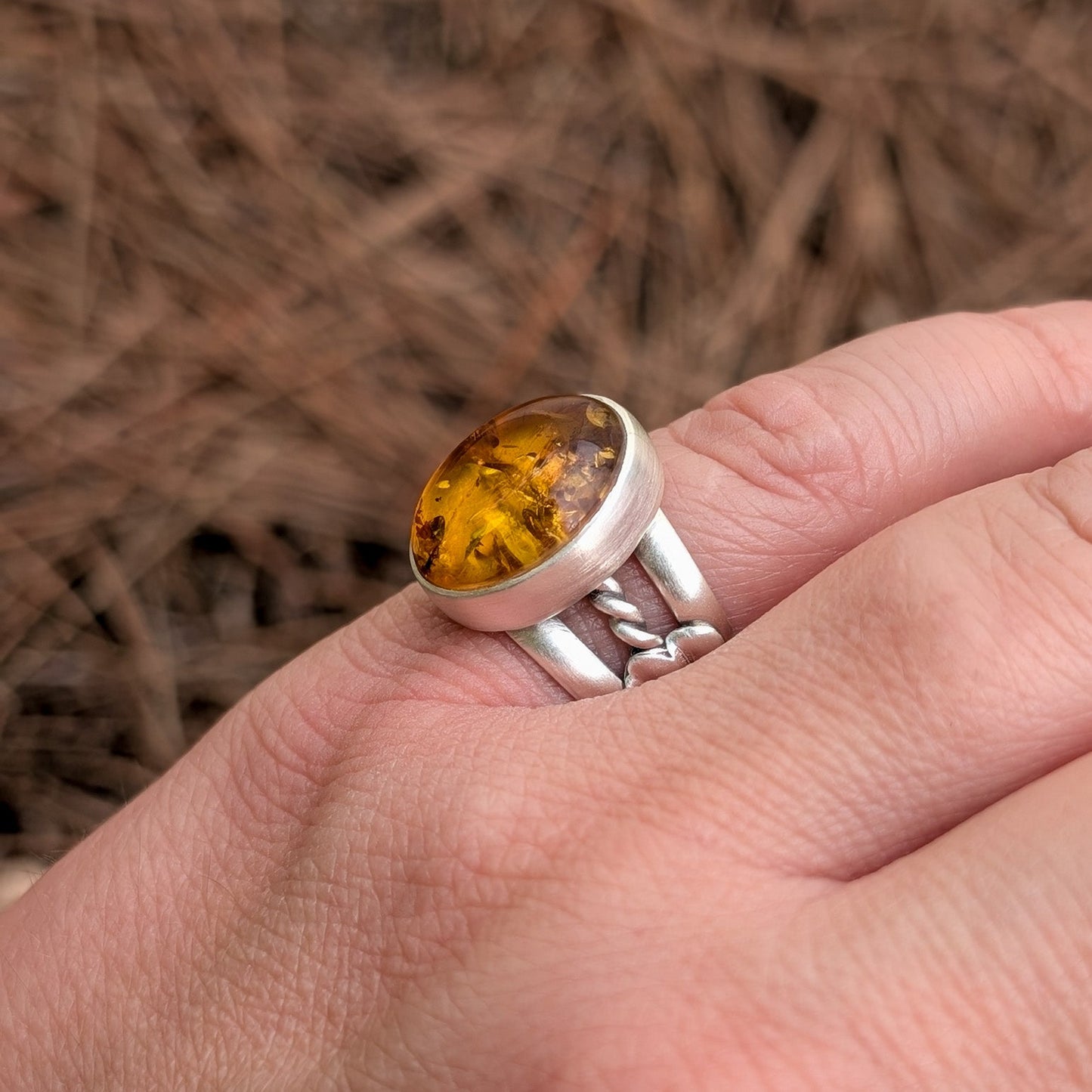 Anillo de plata con ámbar