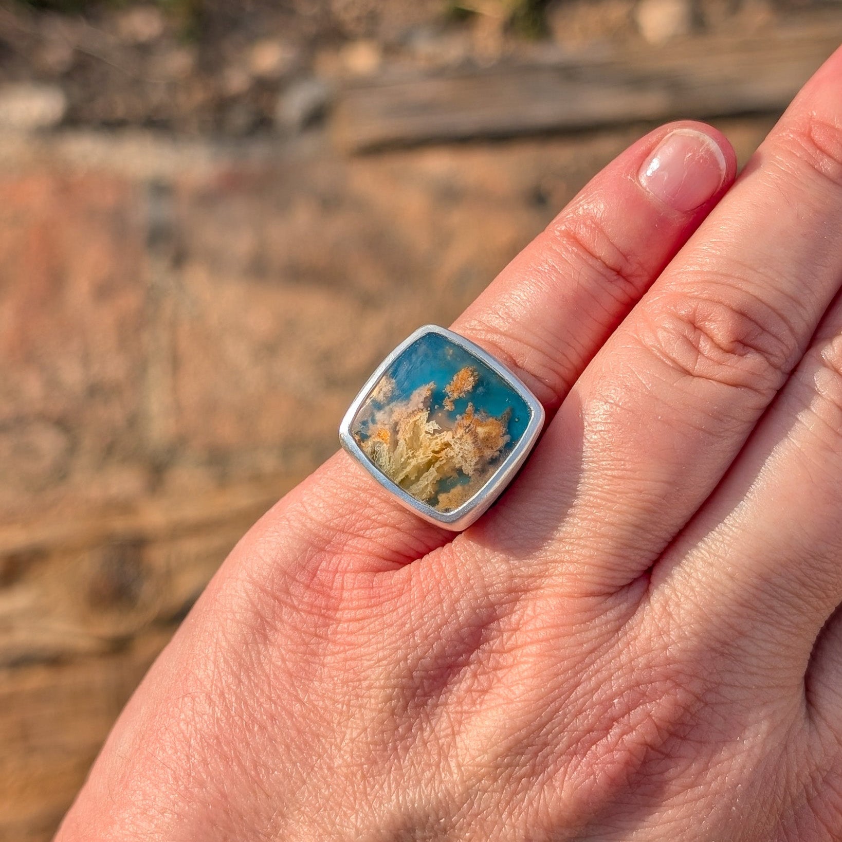 Anillo de plata con ágata pluma