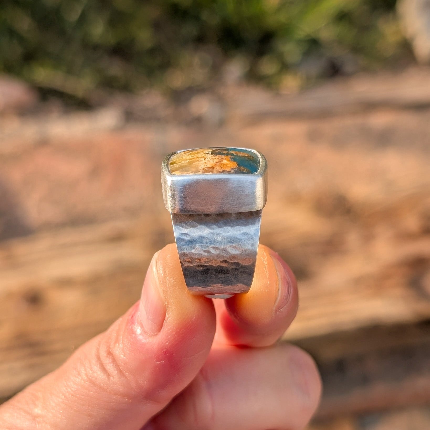 Anillo de plata con ágata pluma