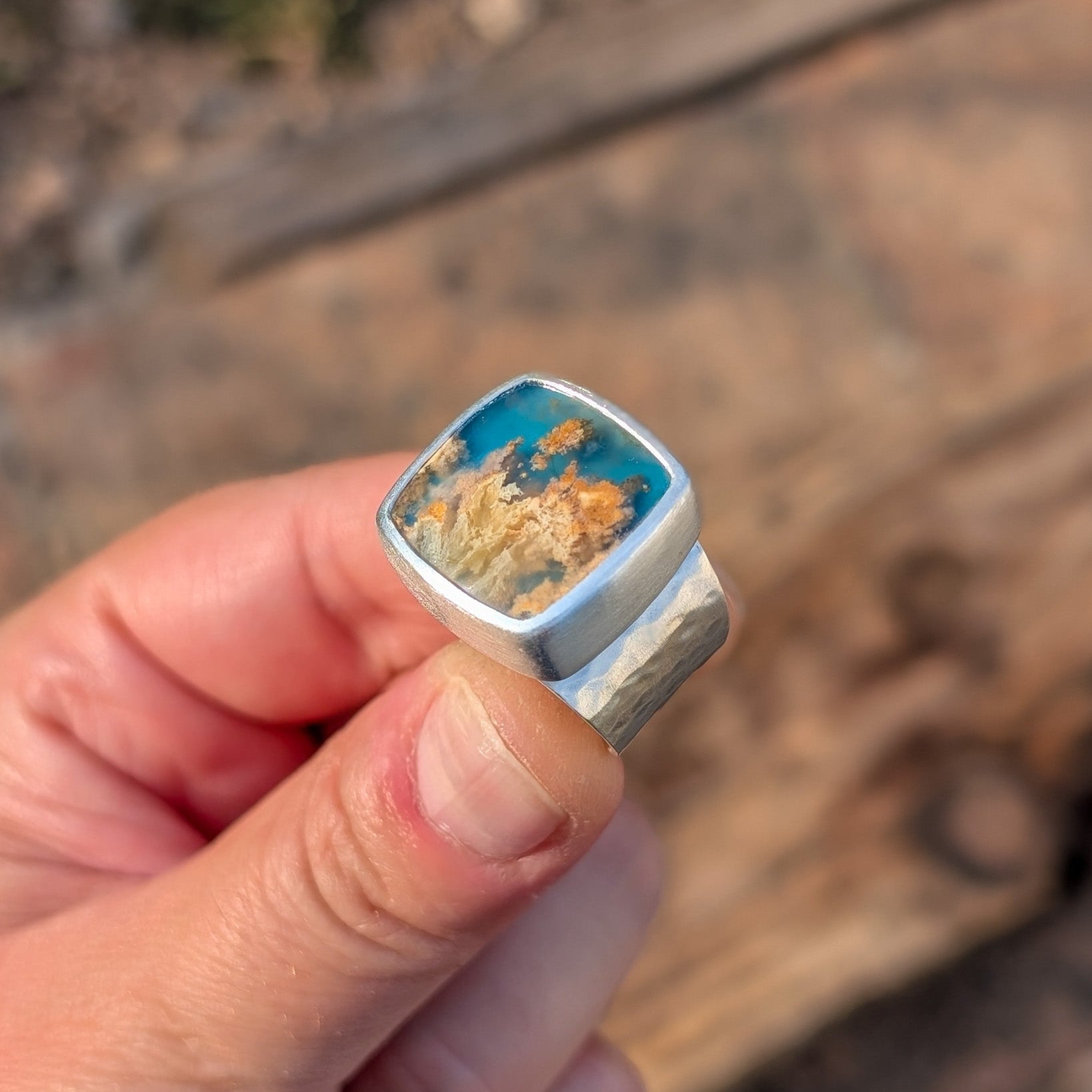 Anillo de plata con ágata pluma