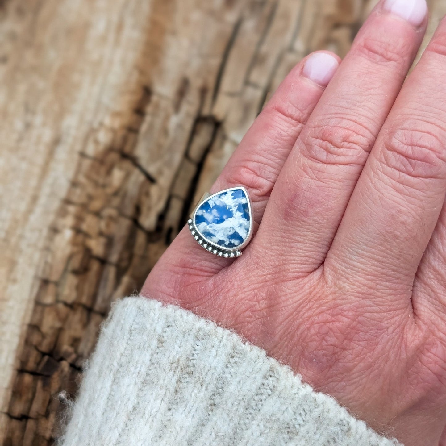 Anillo de plata con doblete de ágata pluma