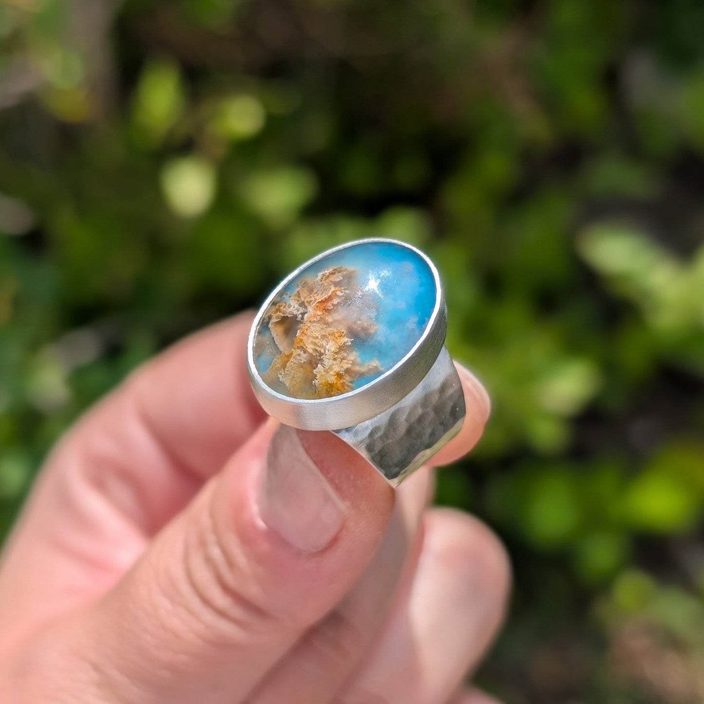 Anillo de plata con ágata pluma