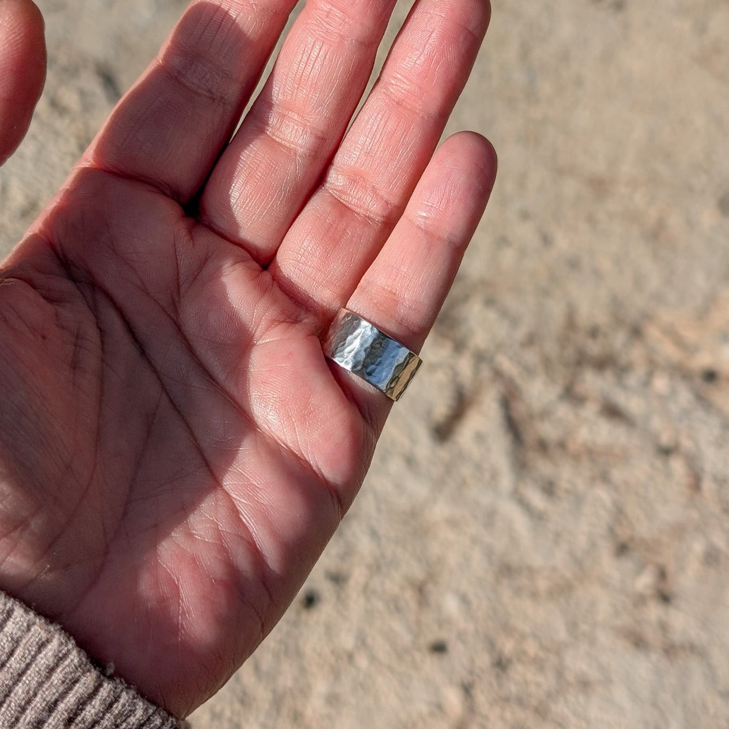 Anillo de plata con doblete de opalo australiano