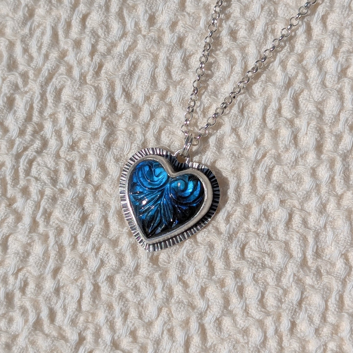 Colgante de plata con corazón de Labradorita