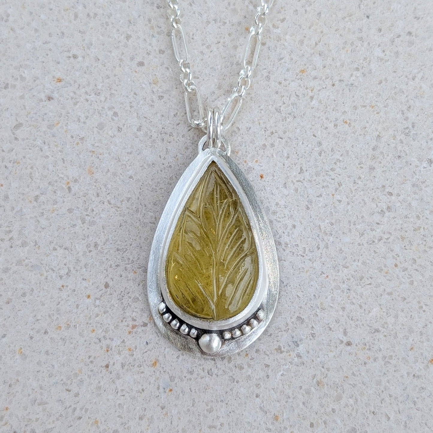 Colgante de plata con cuarzo limón