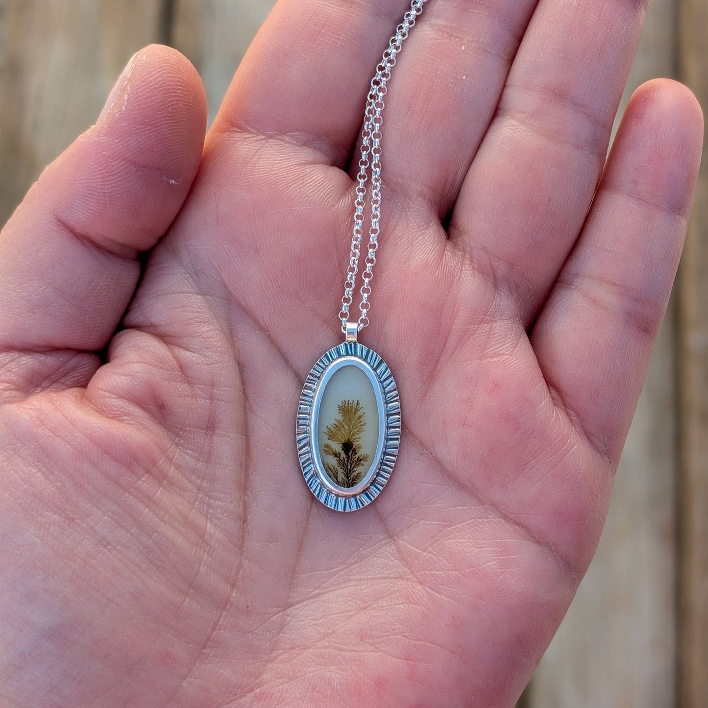 Colgante de plata con ágata dendrítica hecho a mano de manera artesanal