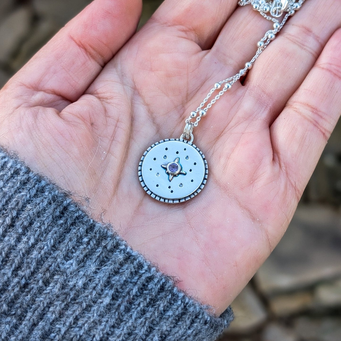 Colgante de plata con estrellas y amatista