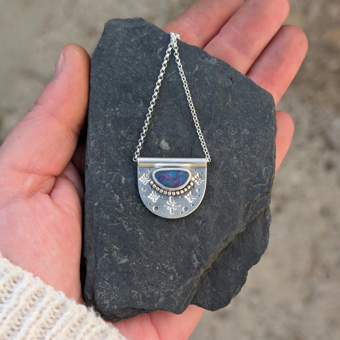 Colgante de plata con ópalo australiano