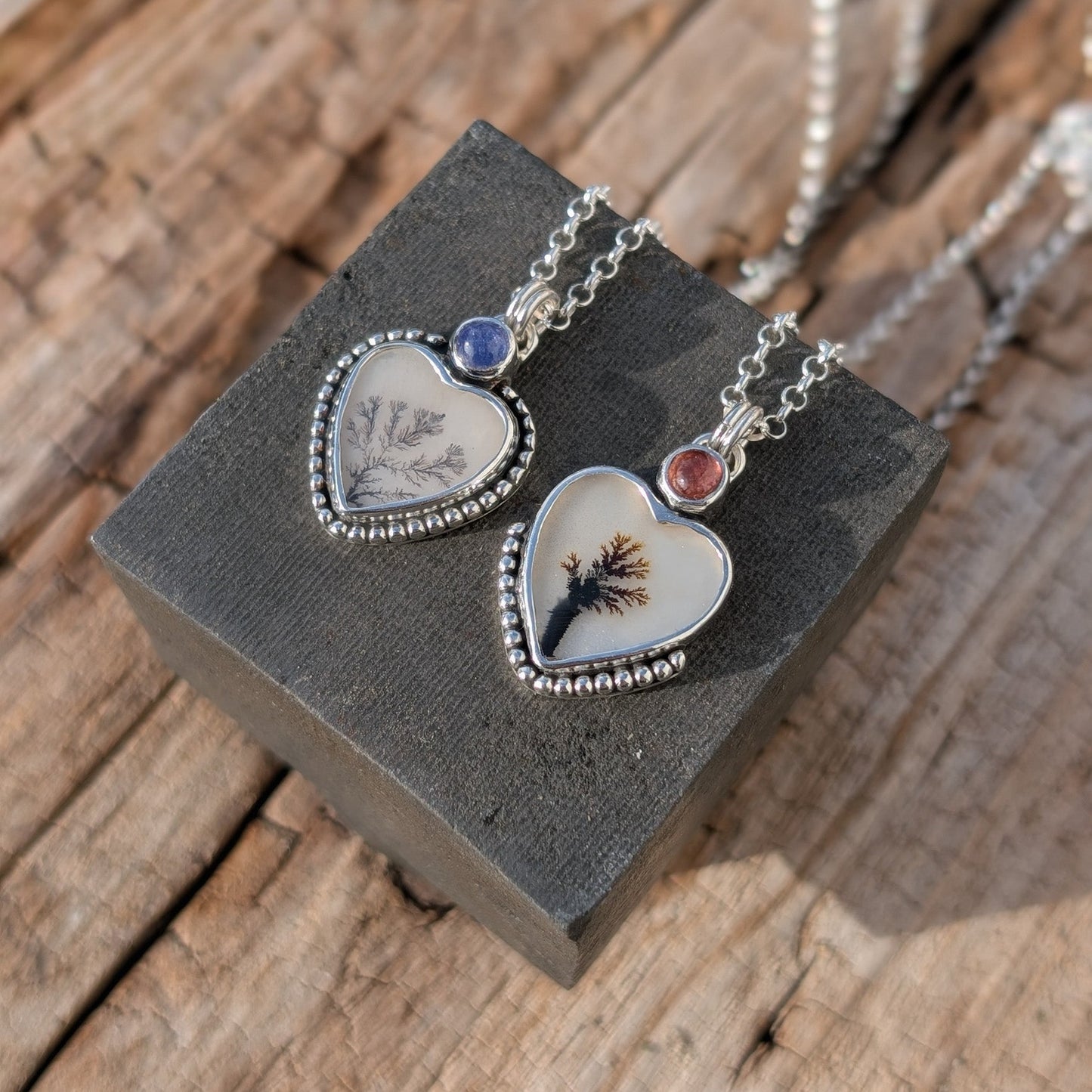 Colgante de plata con ágata dendritica corazón