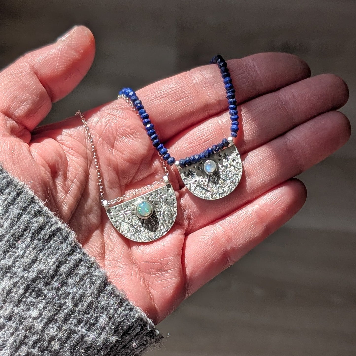 Colgante de plata con montañas