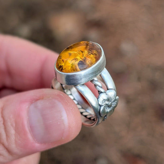 Anillo de plata con ámbar