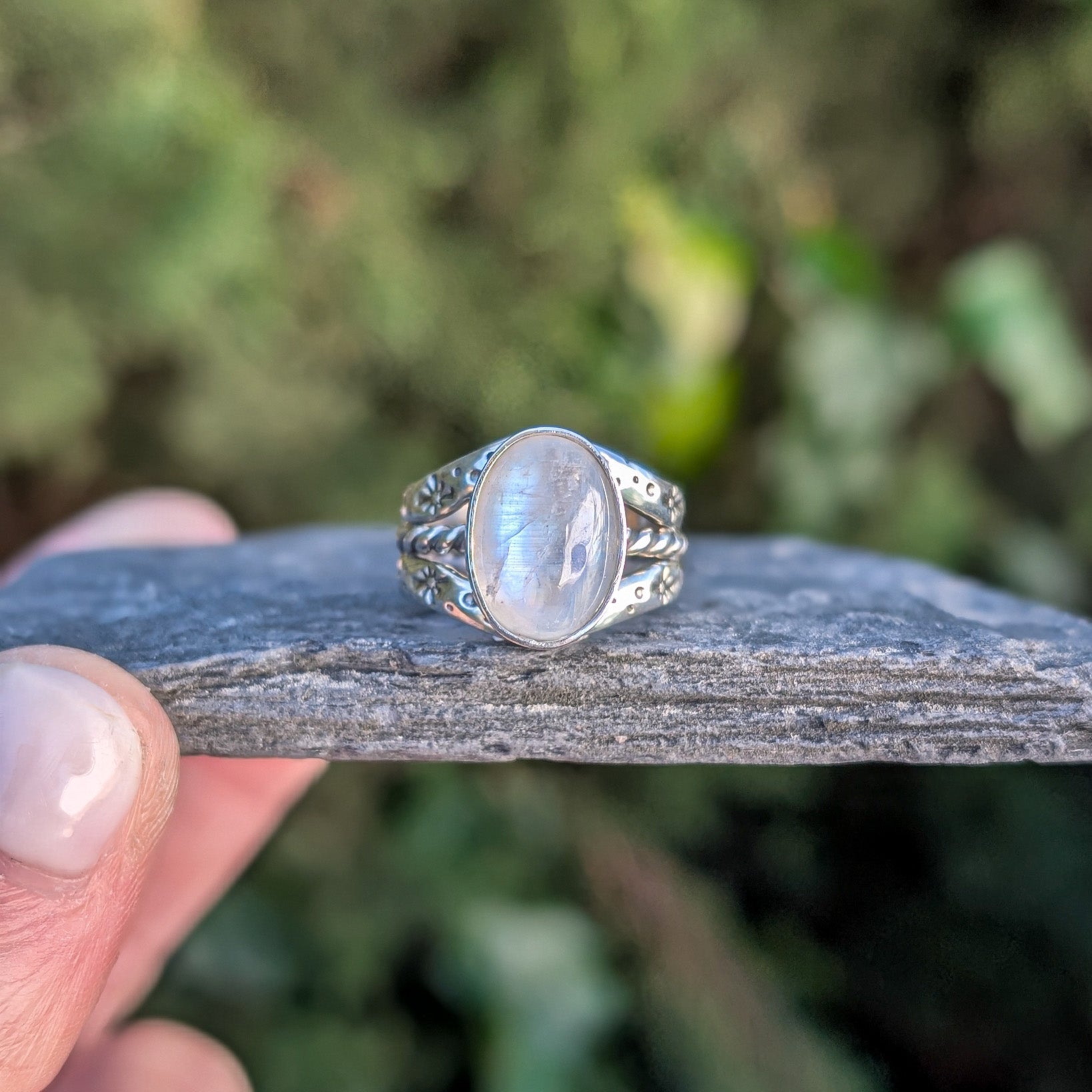 Anillo de plata con Piedra Luna