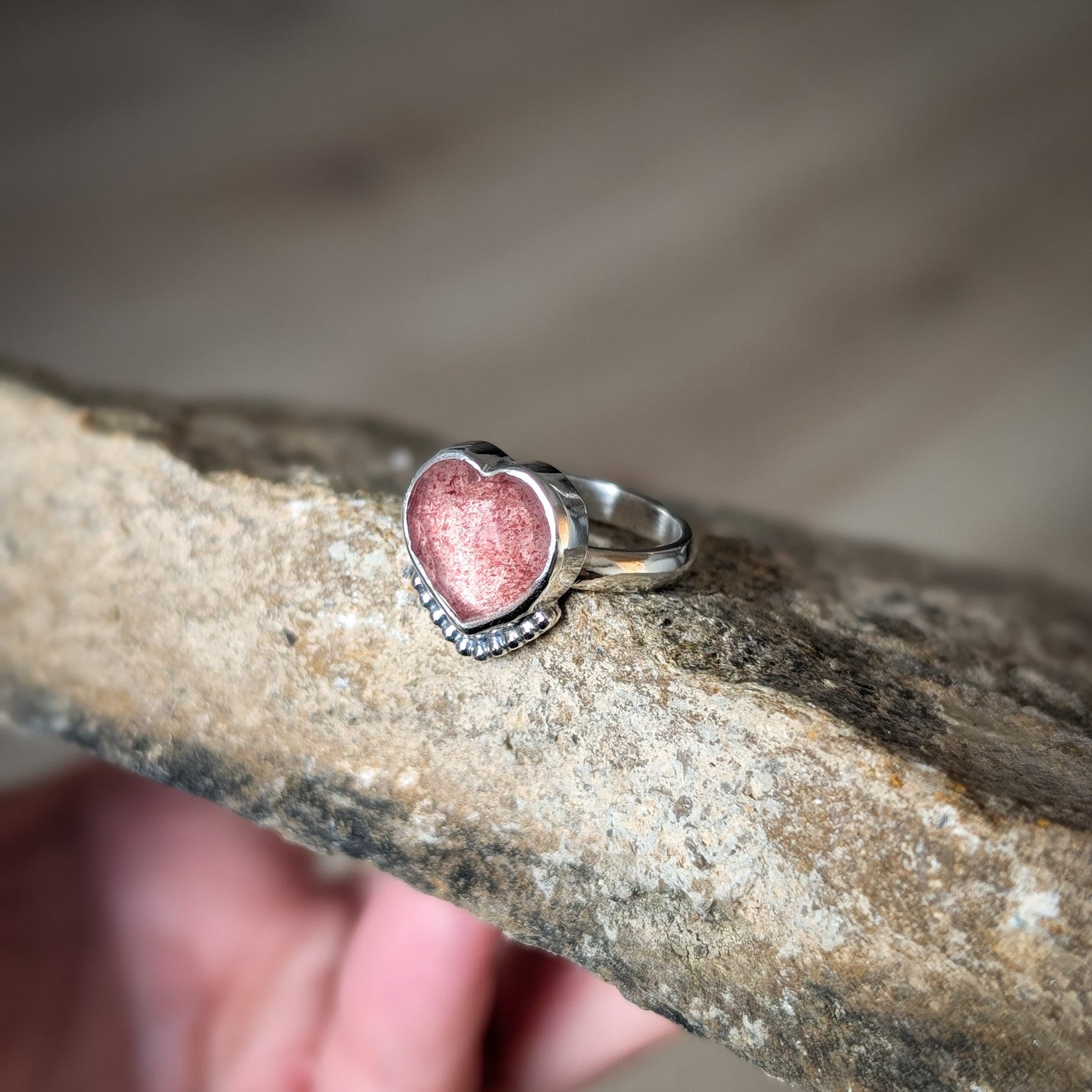 Anillo Cuarzo Fresa Corazón