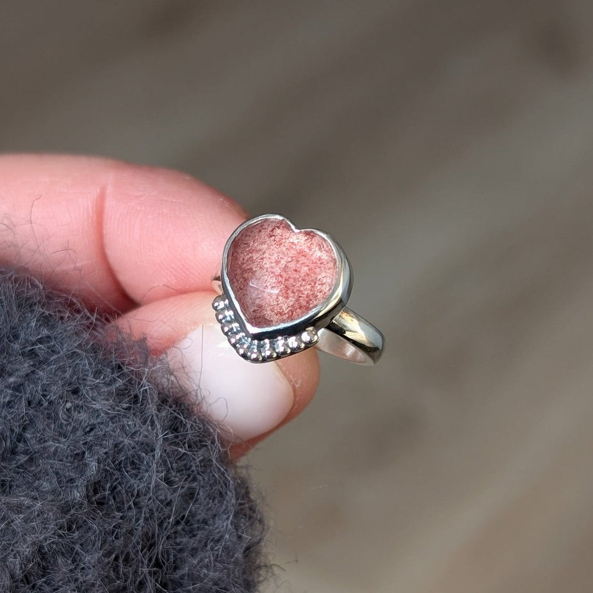 Anillo Cuarzo Fresa Corazón