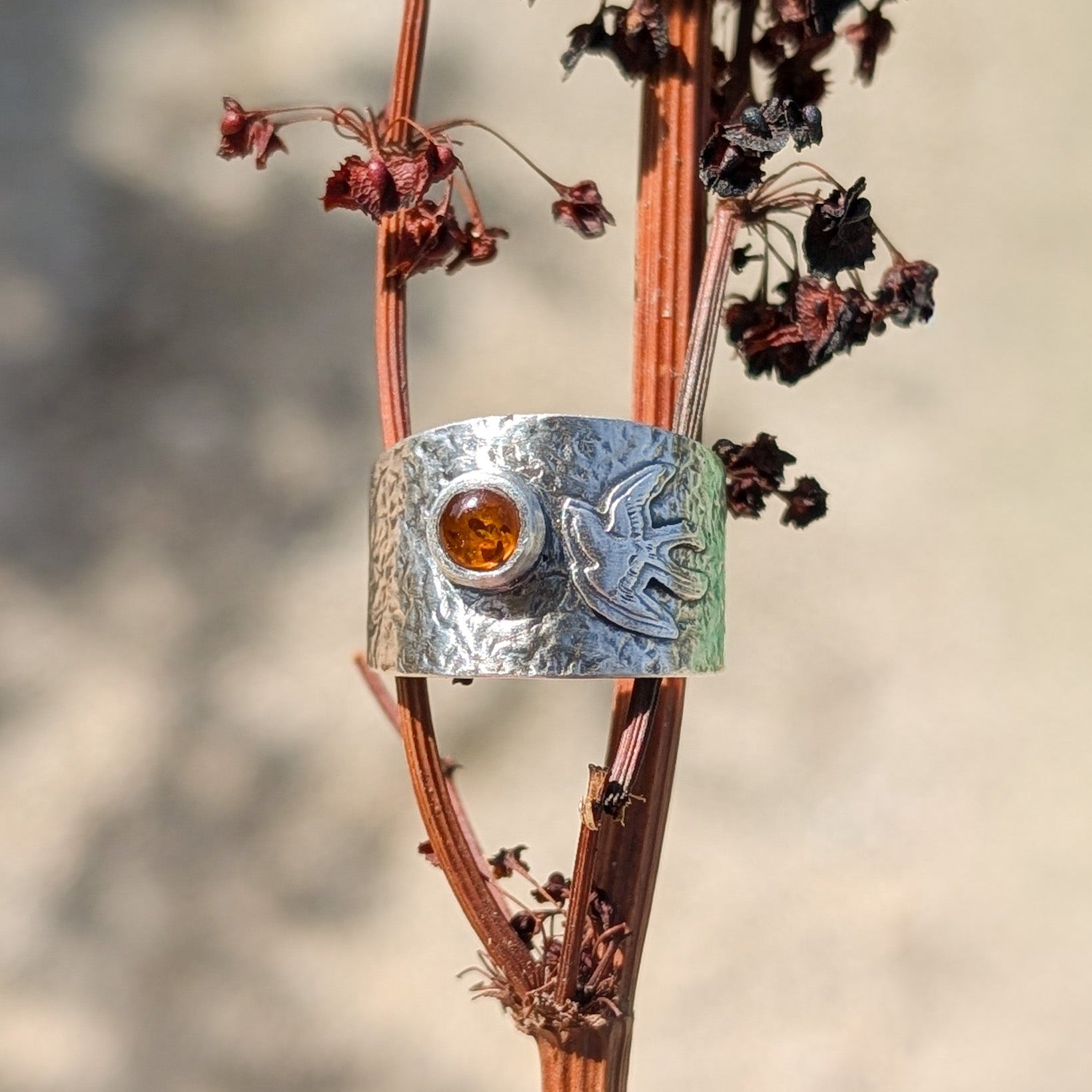 Anillo de plata con pájaro golondrina
