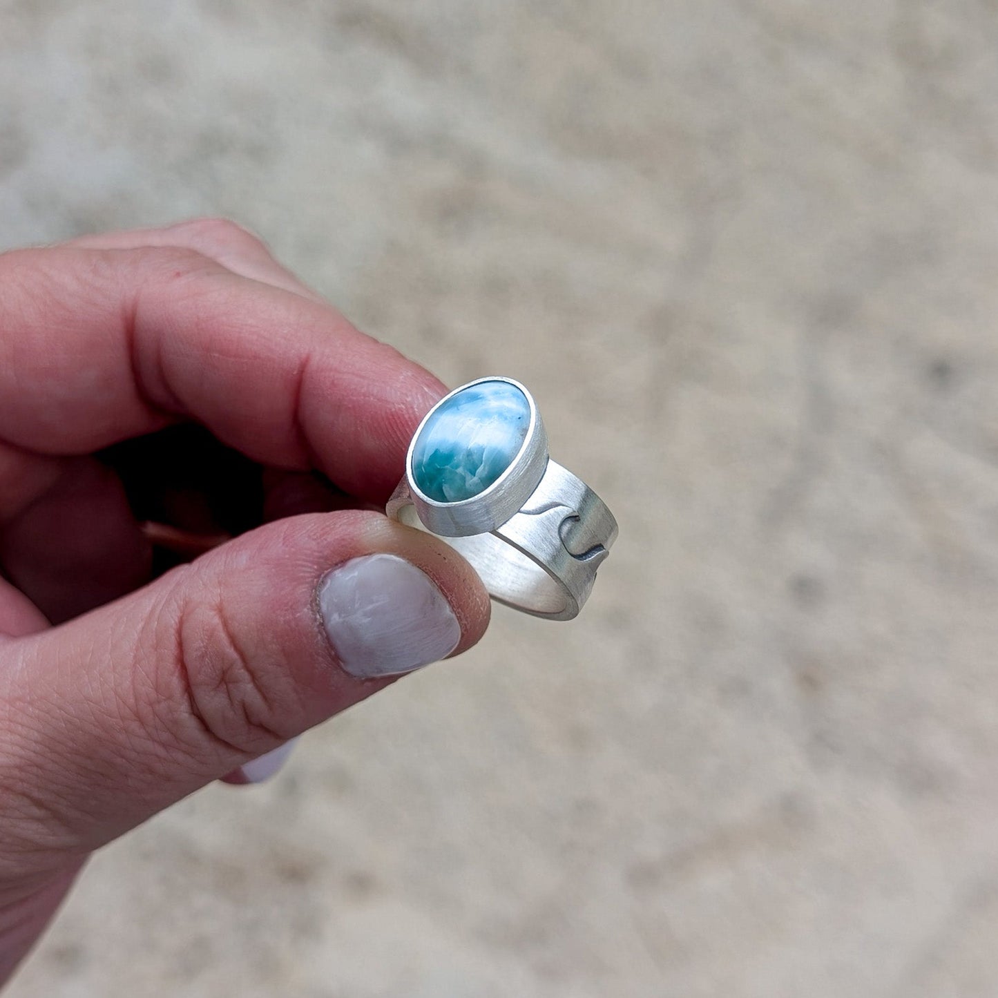 Anillo de plata Olas de mar con Larimar