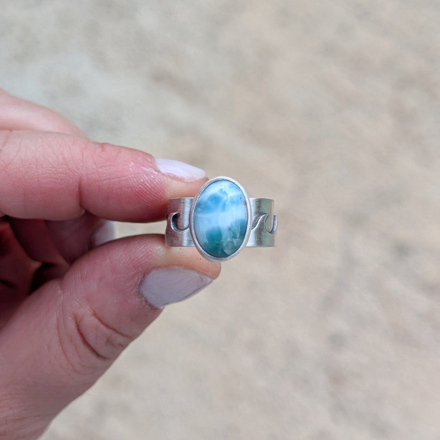 Anillo de plata Olas de mar con Larimar