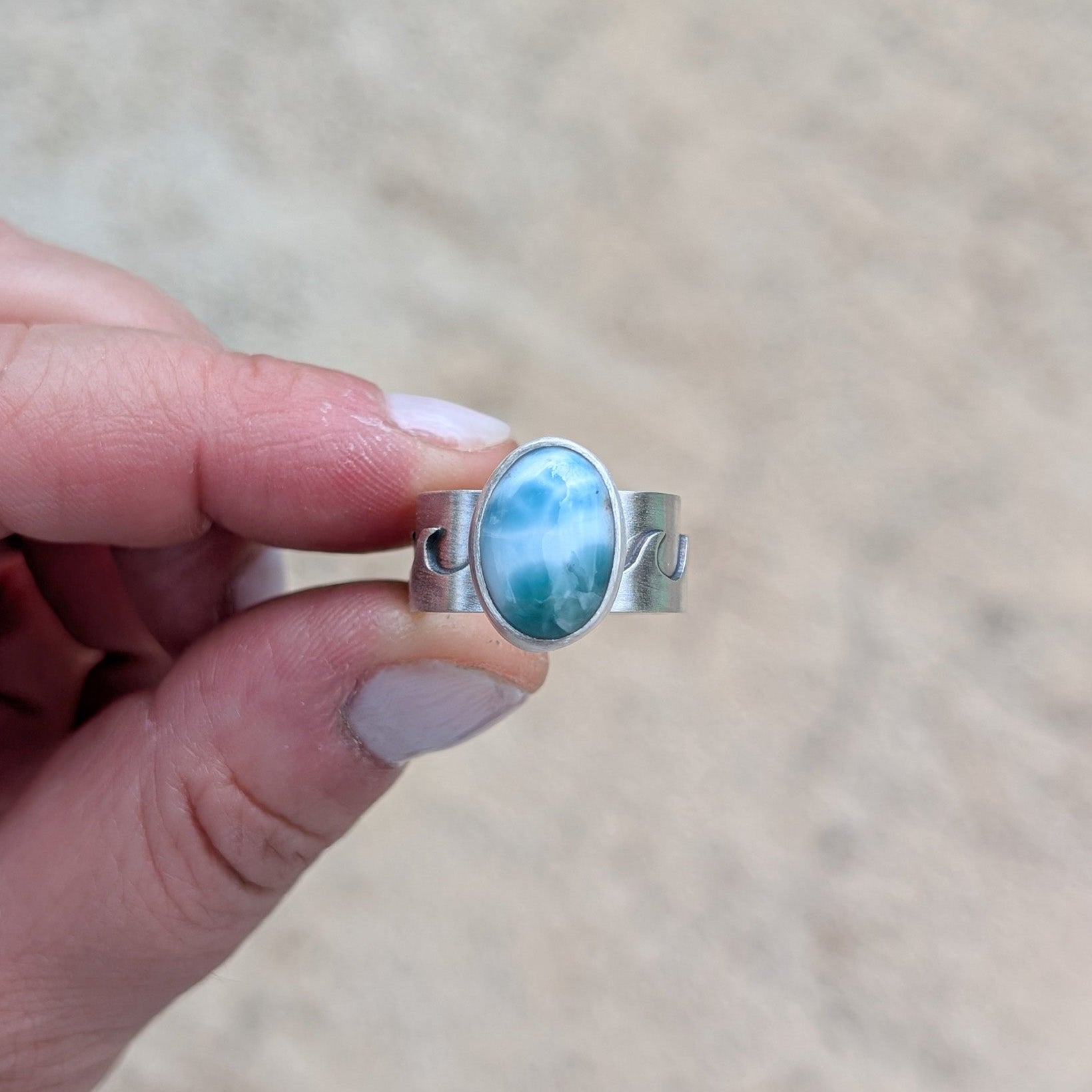 Anillo de plata Olas de mar con Larimar