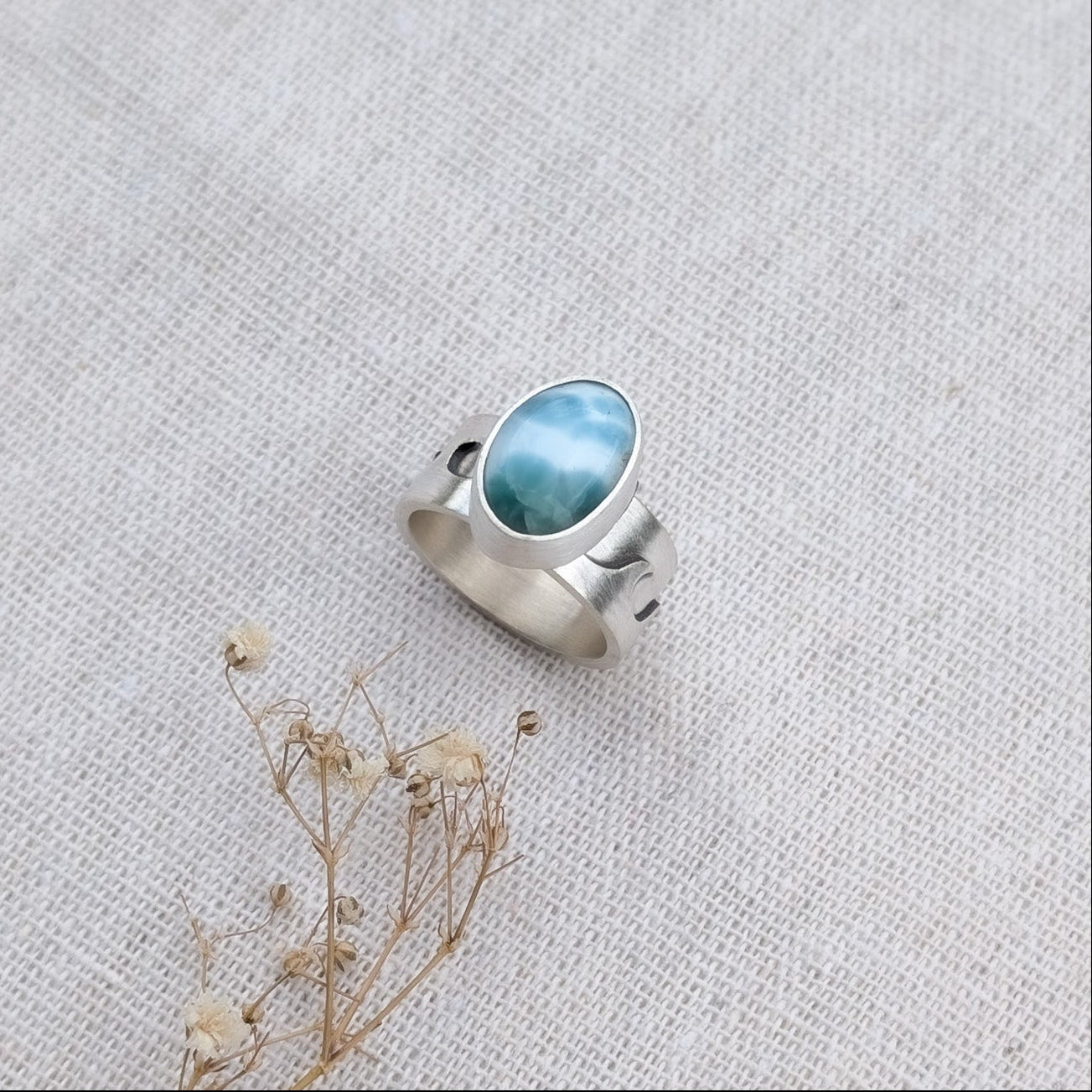 Anillo de plata Olas de mar con Larimar