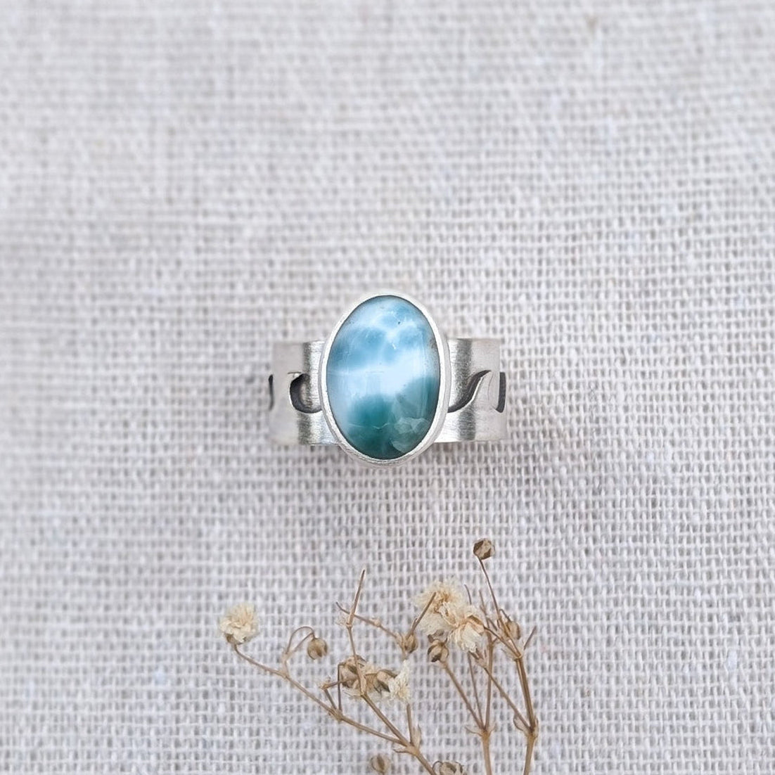Anillo de plata Olas de mar con Larimar