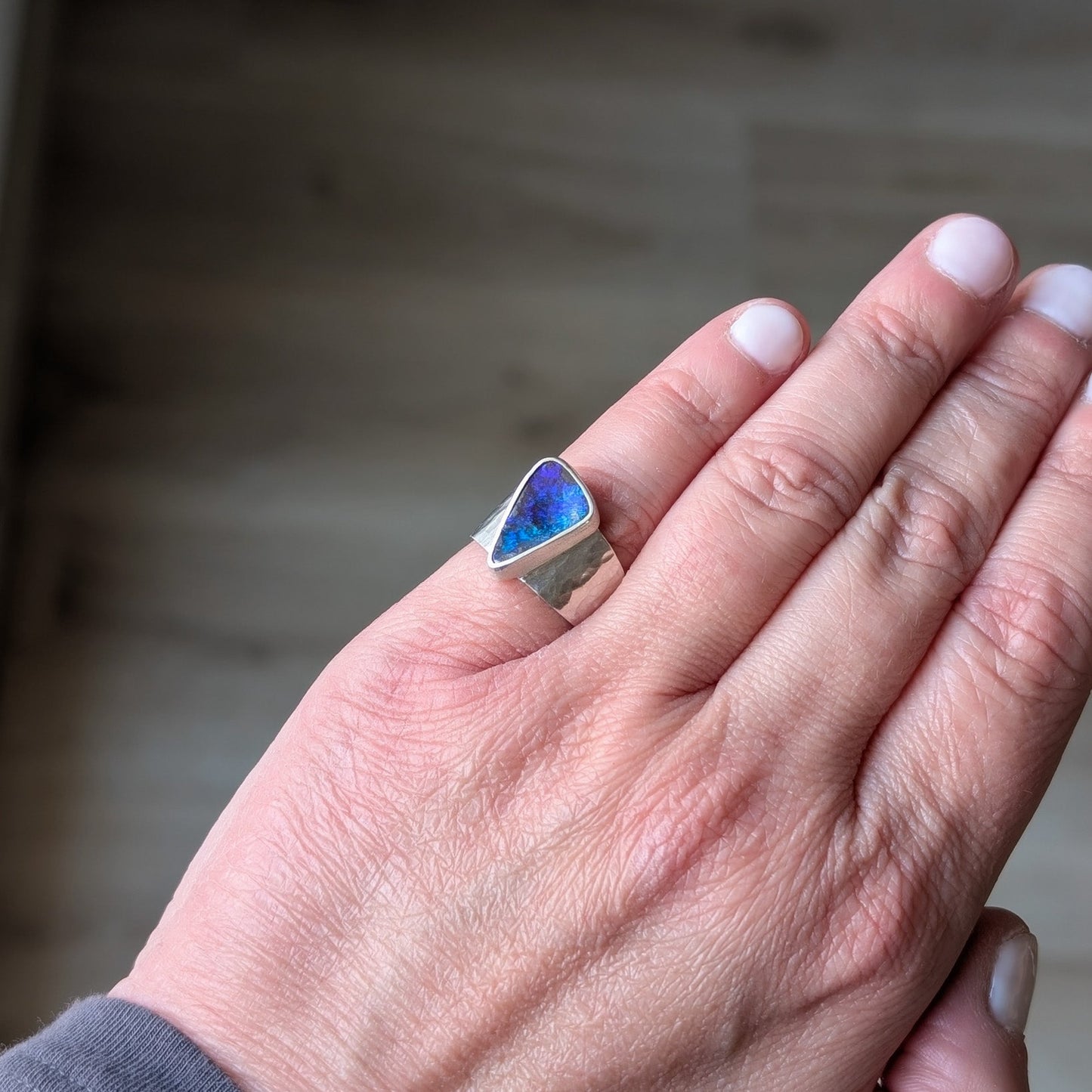 Anillo de plata con Ópalo Boulder Australiano