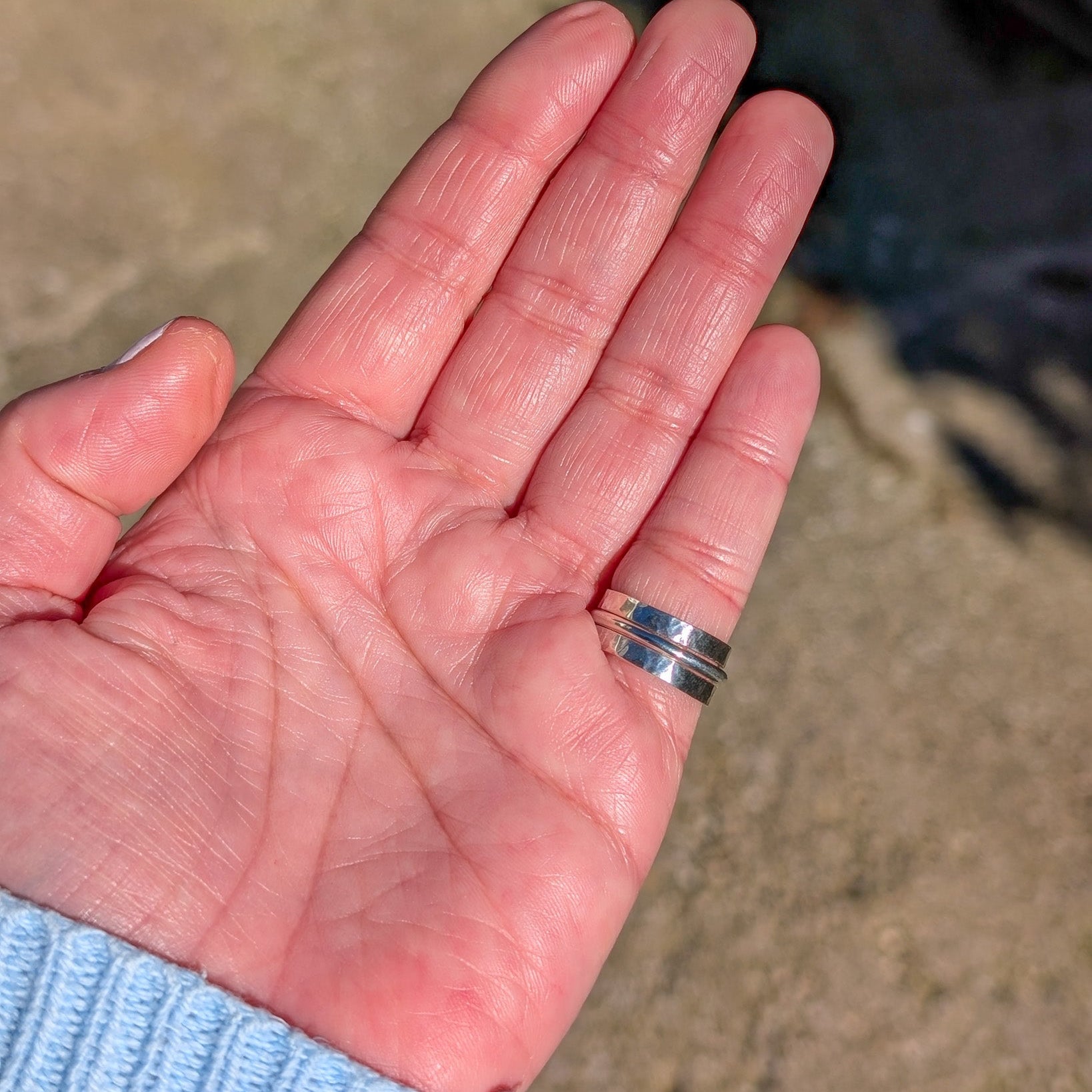 Anillo de plata con ópalo boulder australiano