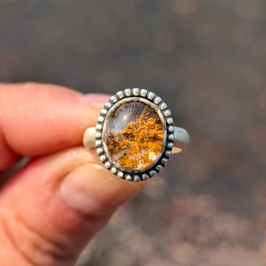 Anillo de plata con Lodolita (cuarzo jardín)