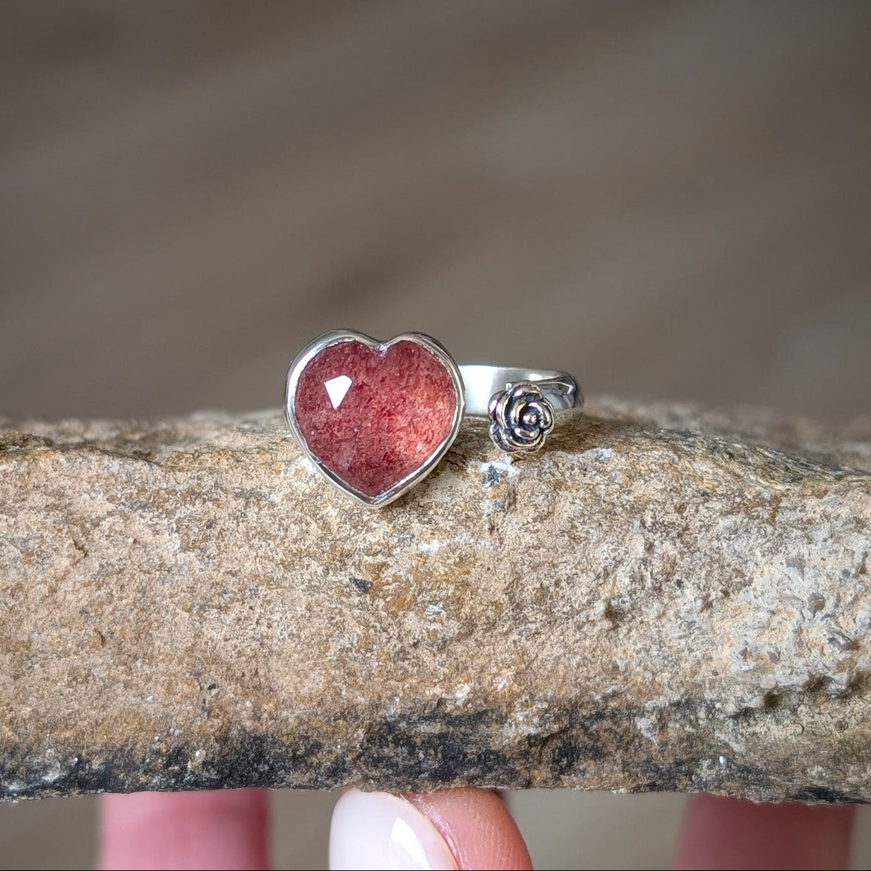 Anillo Corazón Cuarzo Rosa