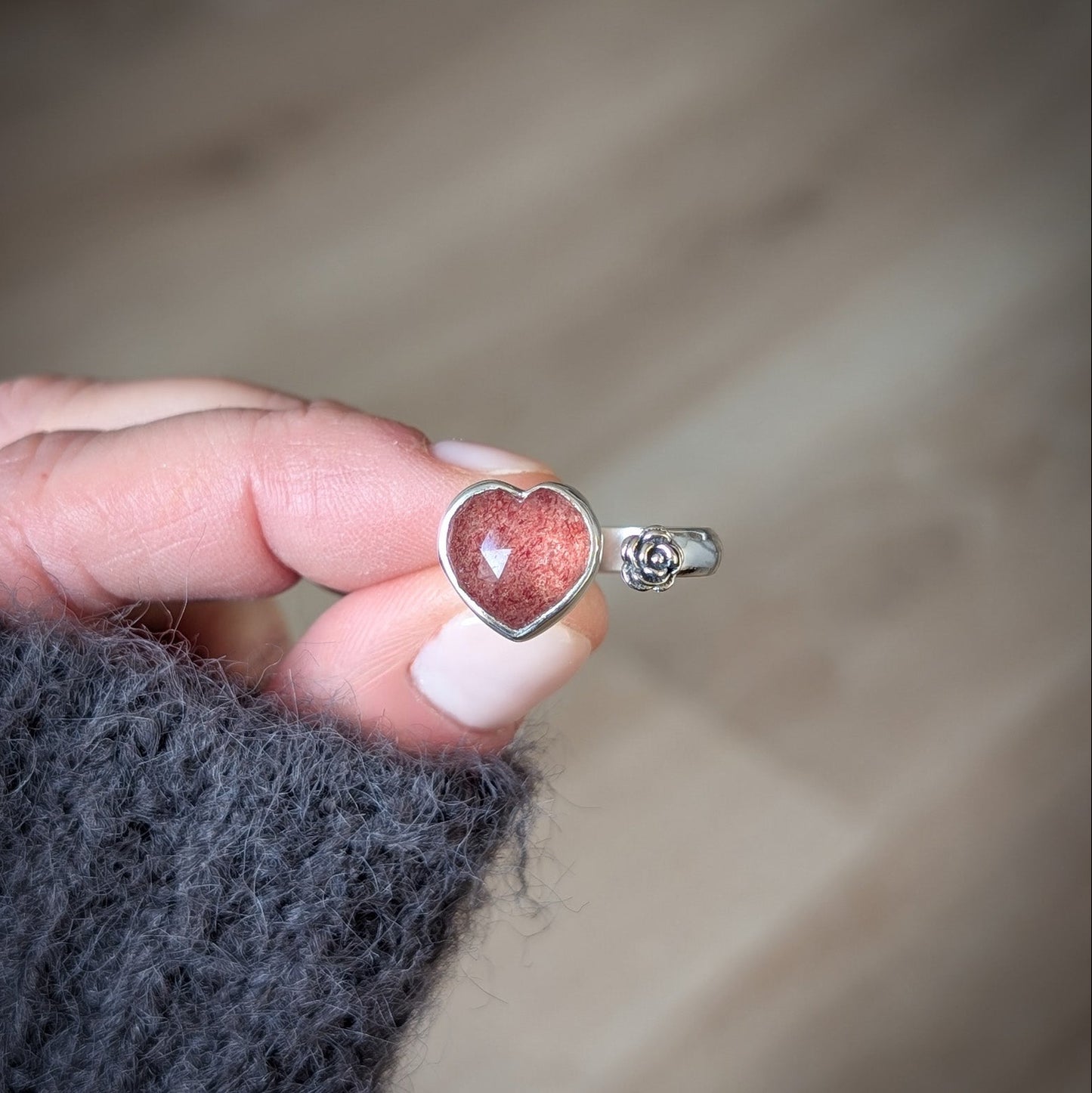 Anillo Cuarzo Fresa Corazón