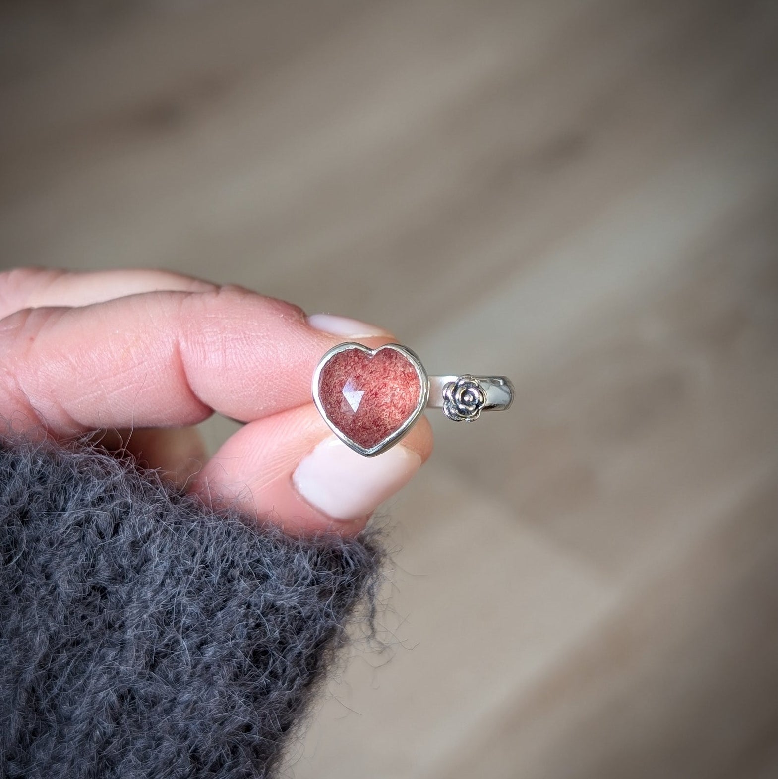 Anillo Cuarzo Fresa Corazón