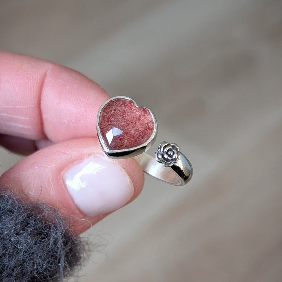 Anillo Cuarzo Fresa Corazón