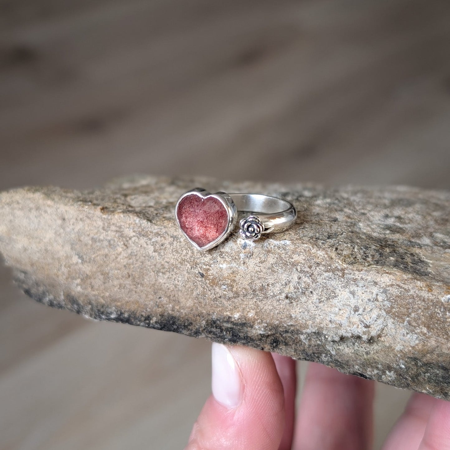 Anillo Cuarzo Fresa Corazón