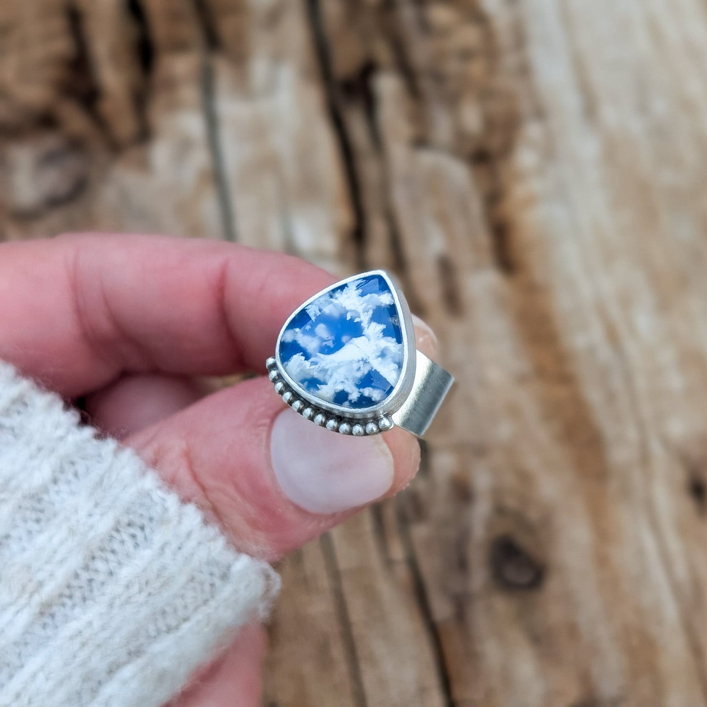 Anillo de plata con doblete de ágata pluma