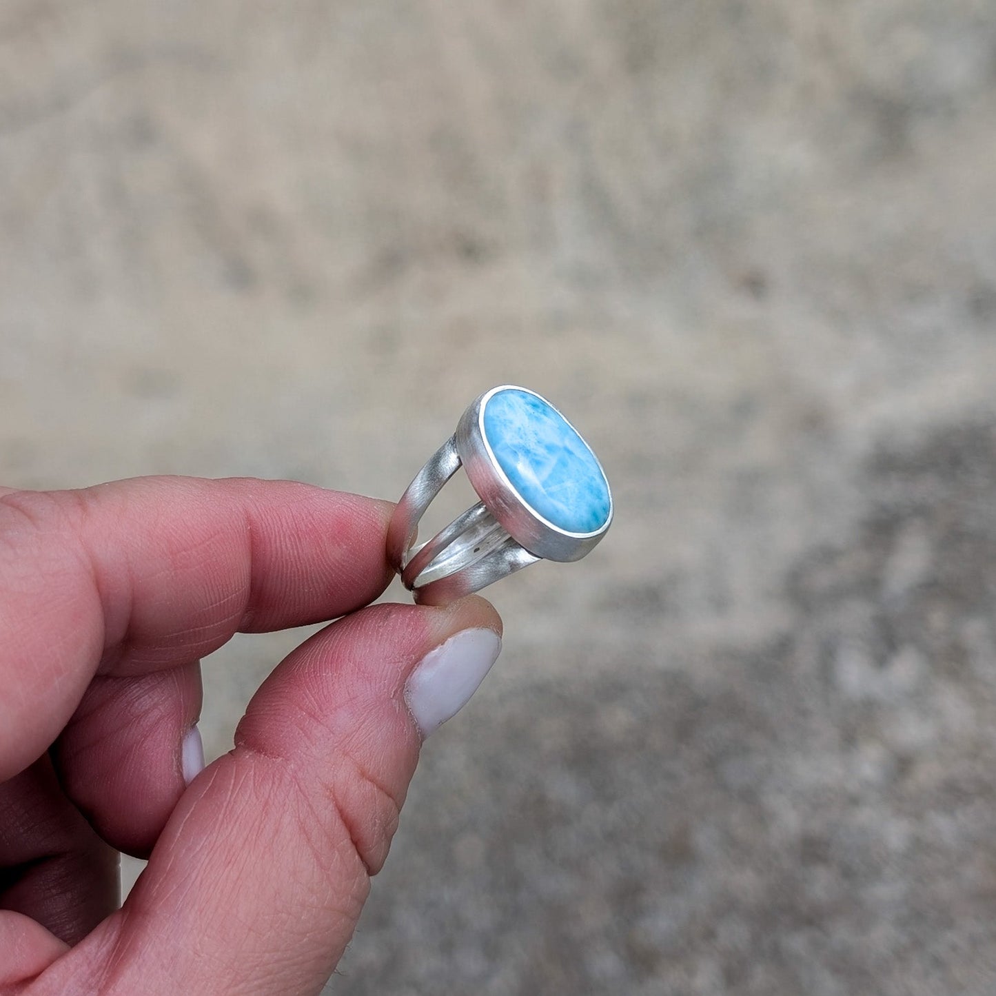 Anillo de plata con Larimar