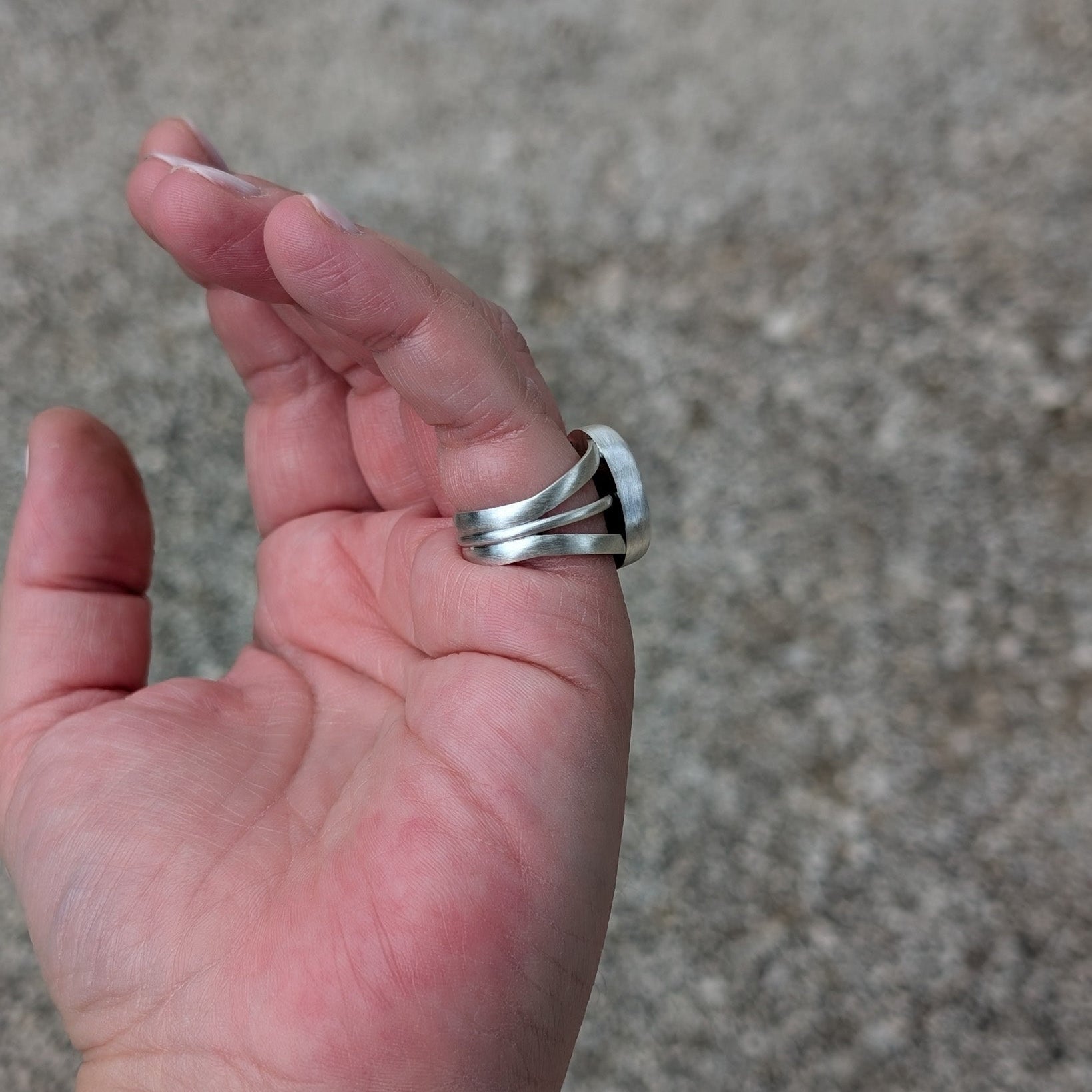 Anillo de plata con Larimar