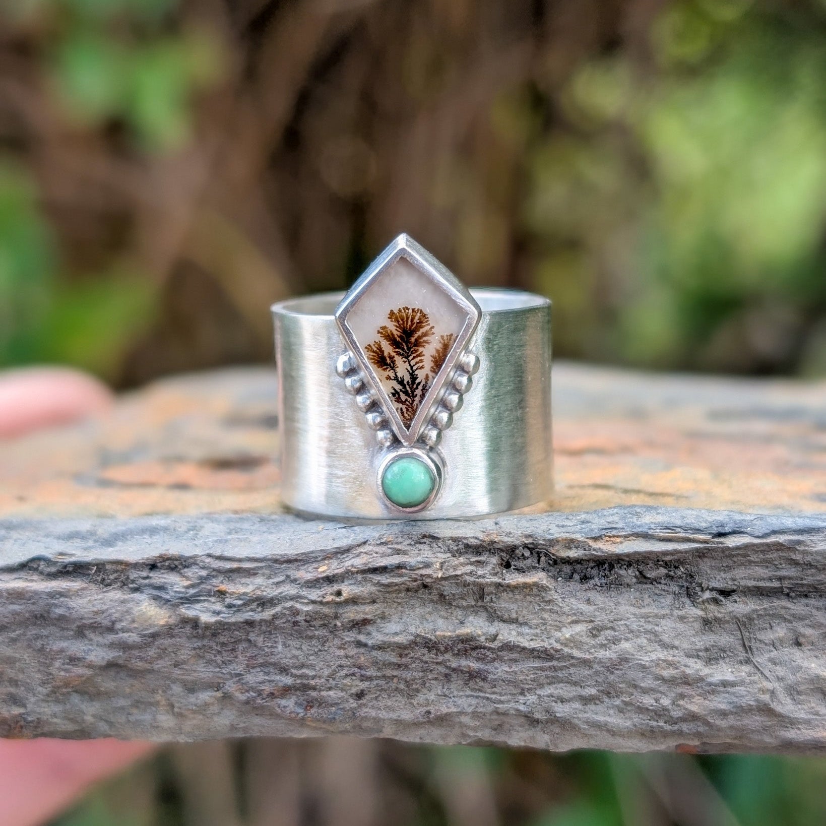 Anillo de plata con ágata dendrítica y variscita