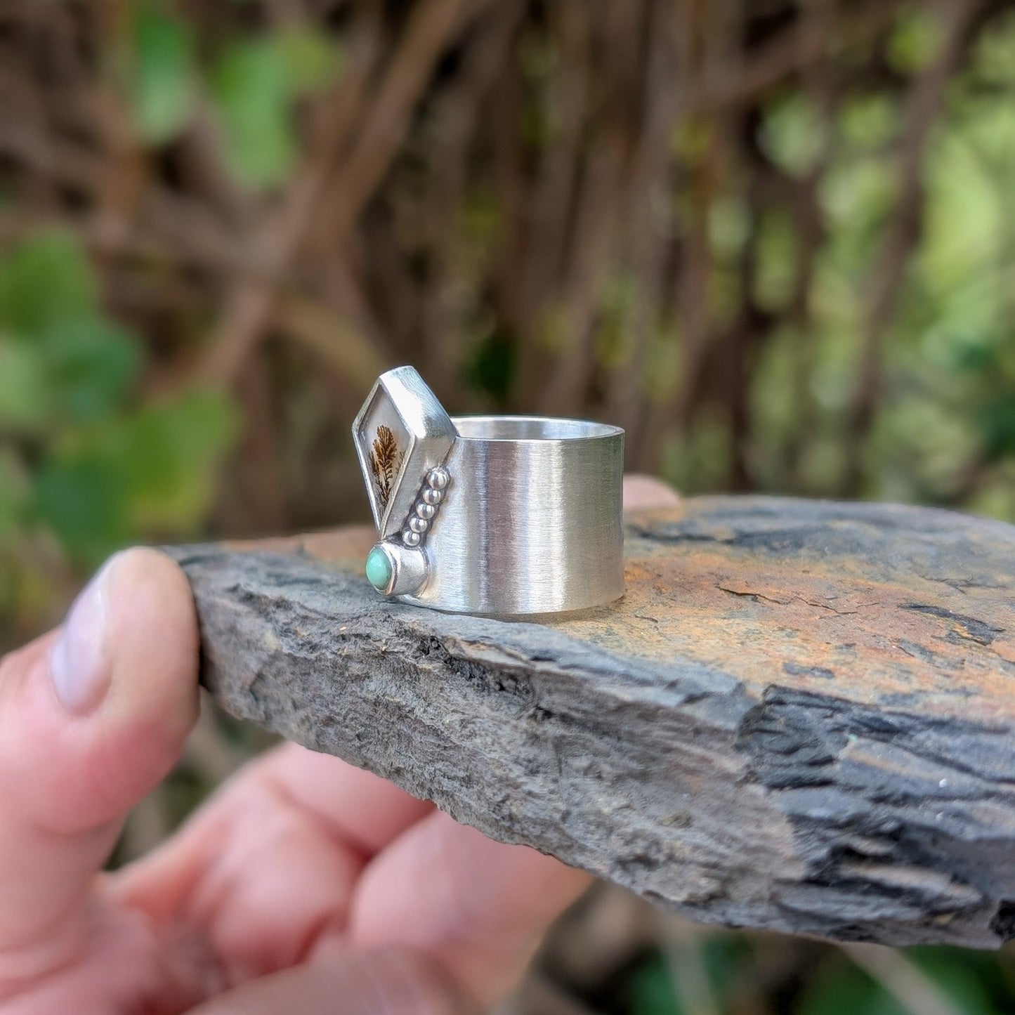 Anillo de plata con ágata dendrítica y variscita