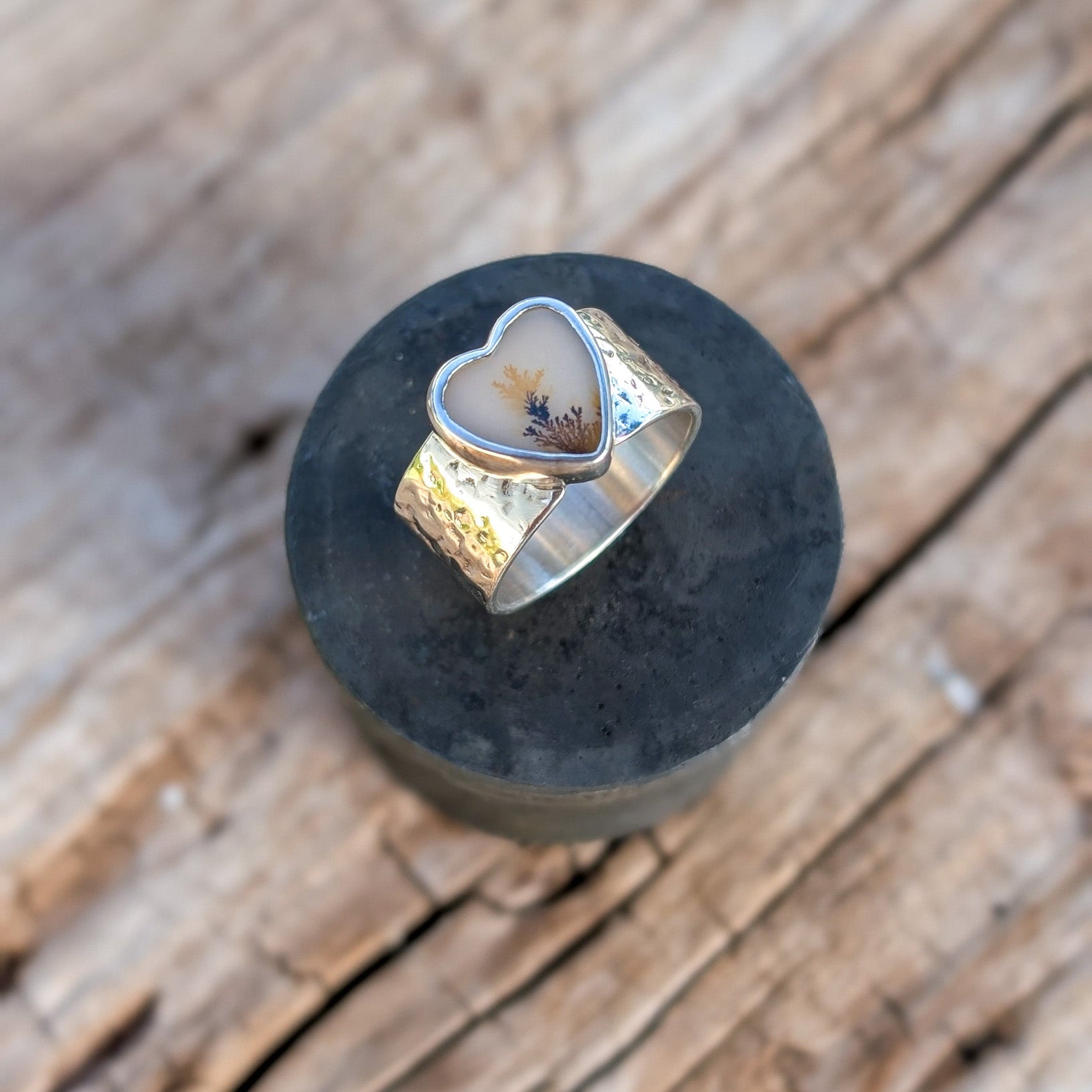 Anillo de plata con ágata dendritica corazón