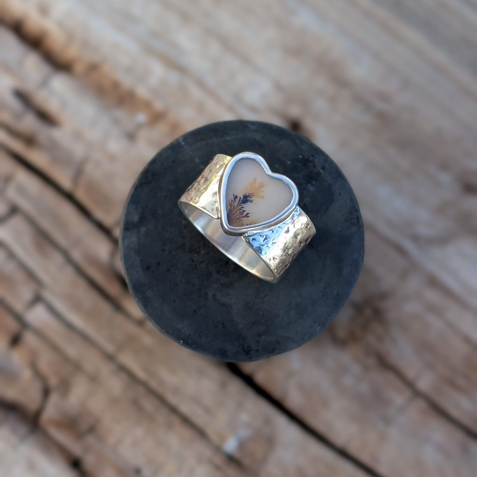 Anillo de plata con ágata dendritica corazón