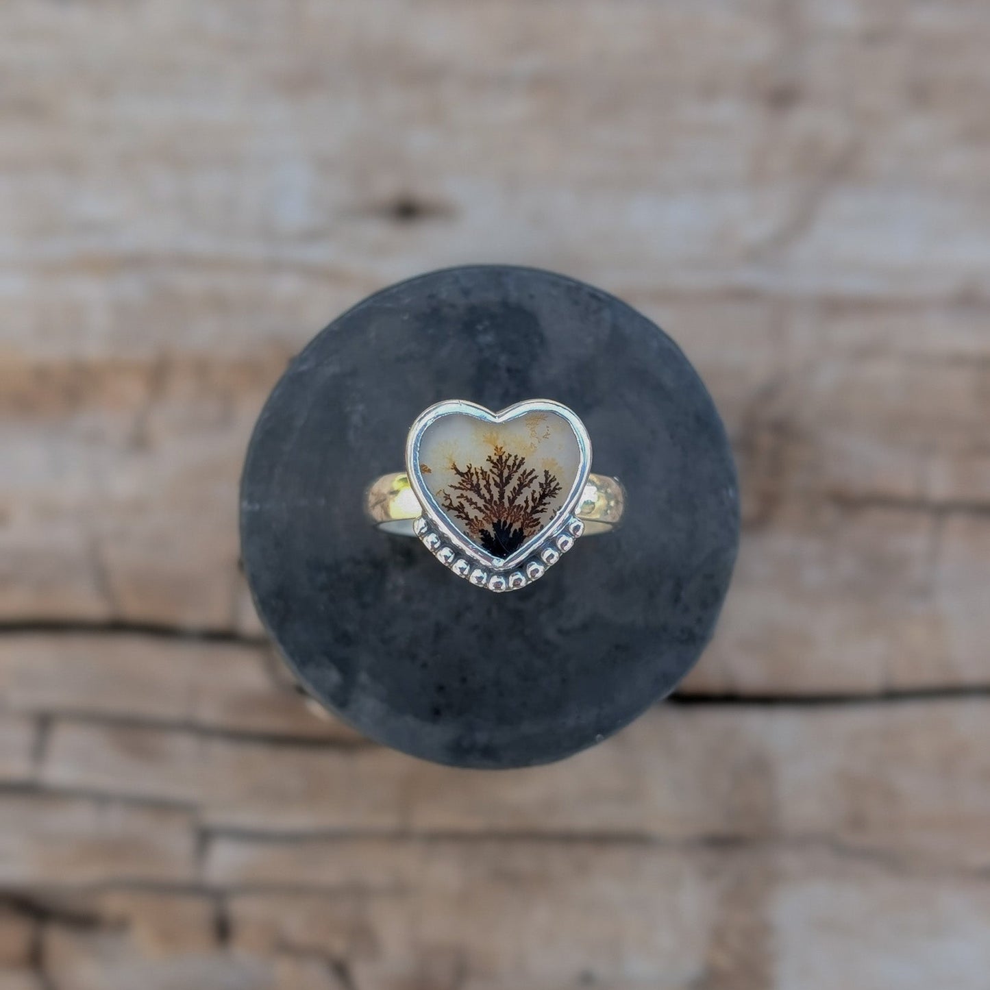 Anillo de plata con ágata dendritica corazón