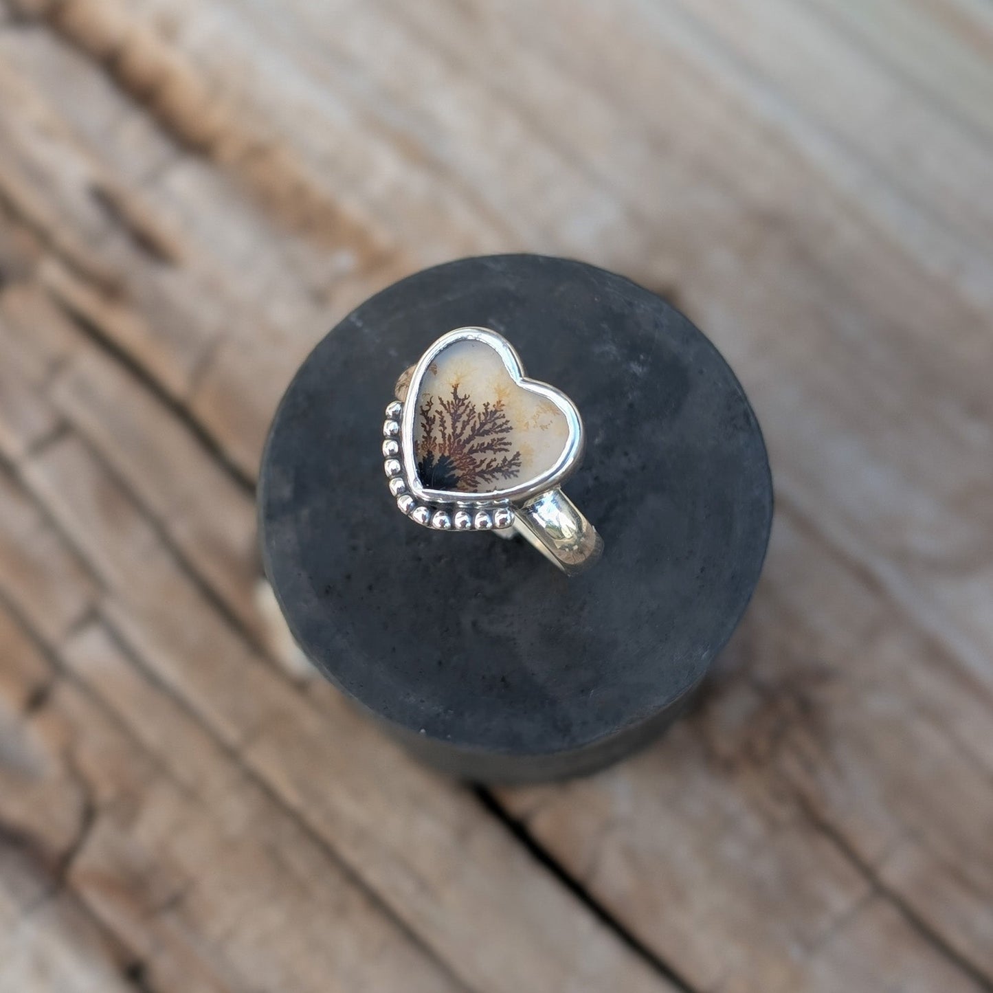 Anillo de plata con ágata dendritica corazón