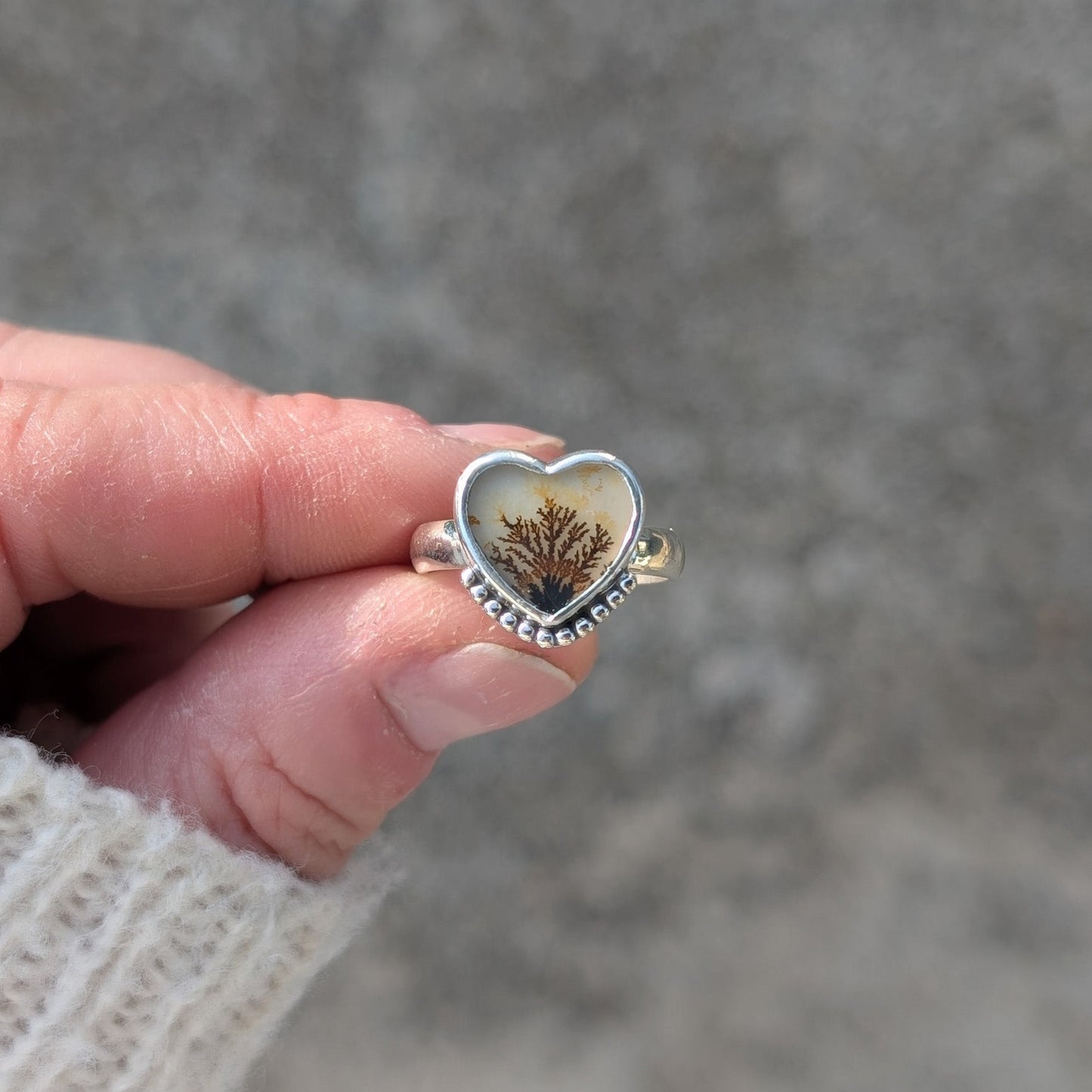 Anillo de plata con ágata dendritica corazón