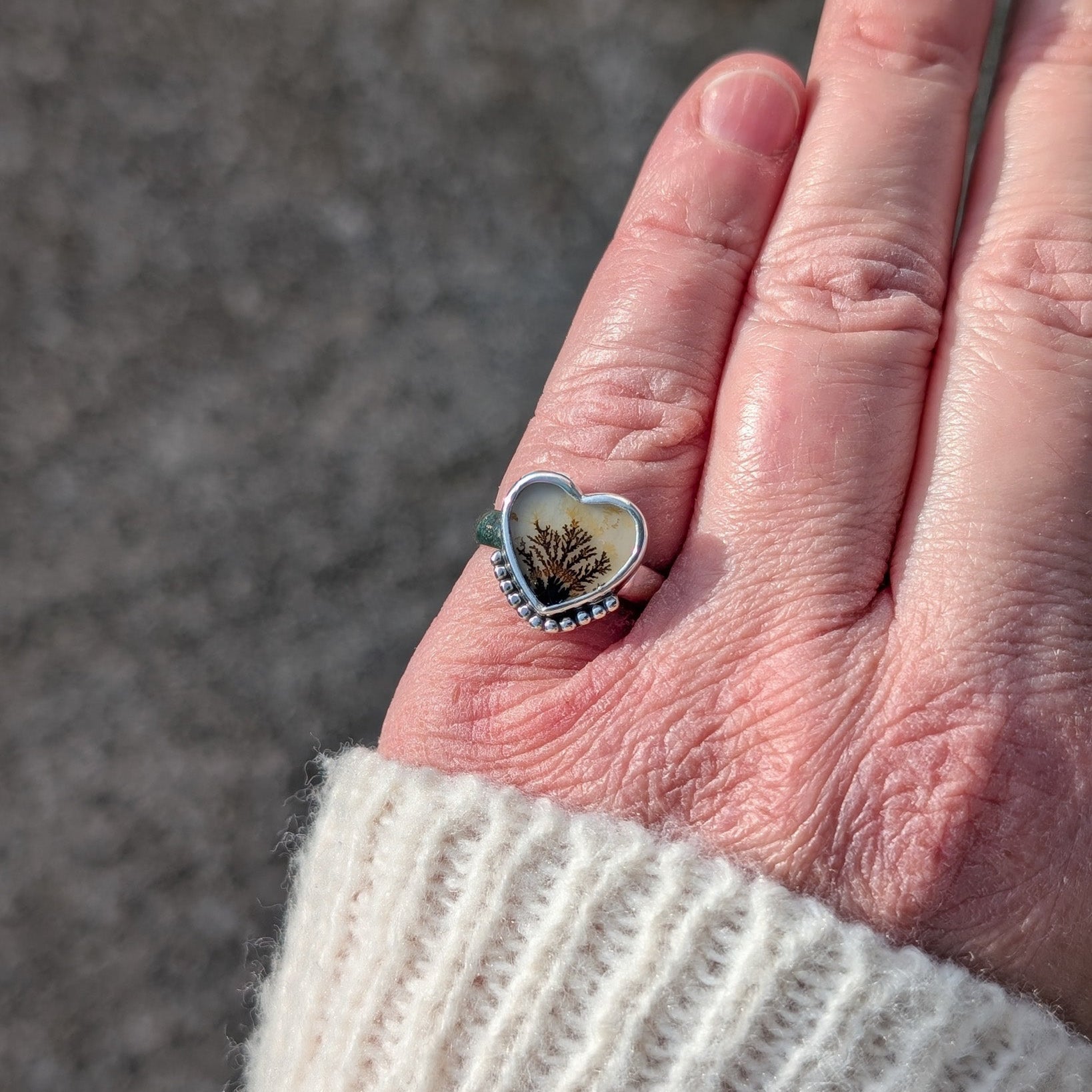 Anillo de plata con ágata dendritica corazón