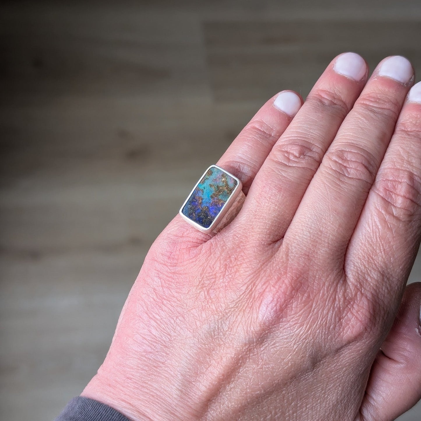 Anillo de plata con Ópalo Boulder Australiano