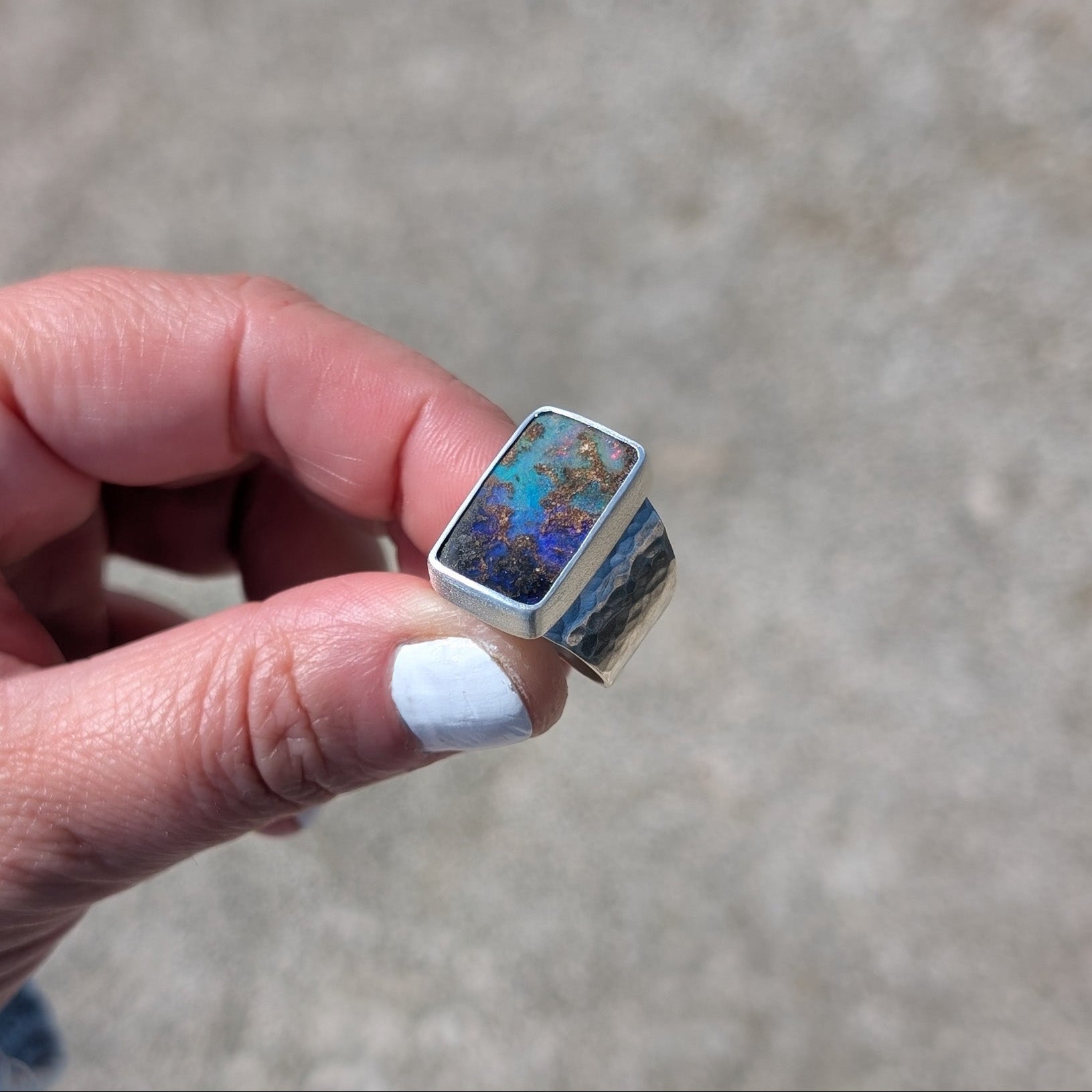 Anillo de plata con Ópalo Boulder Australiano
