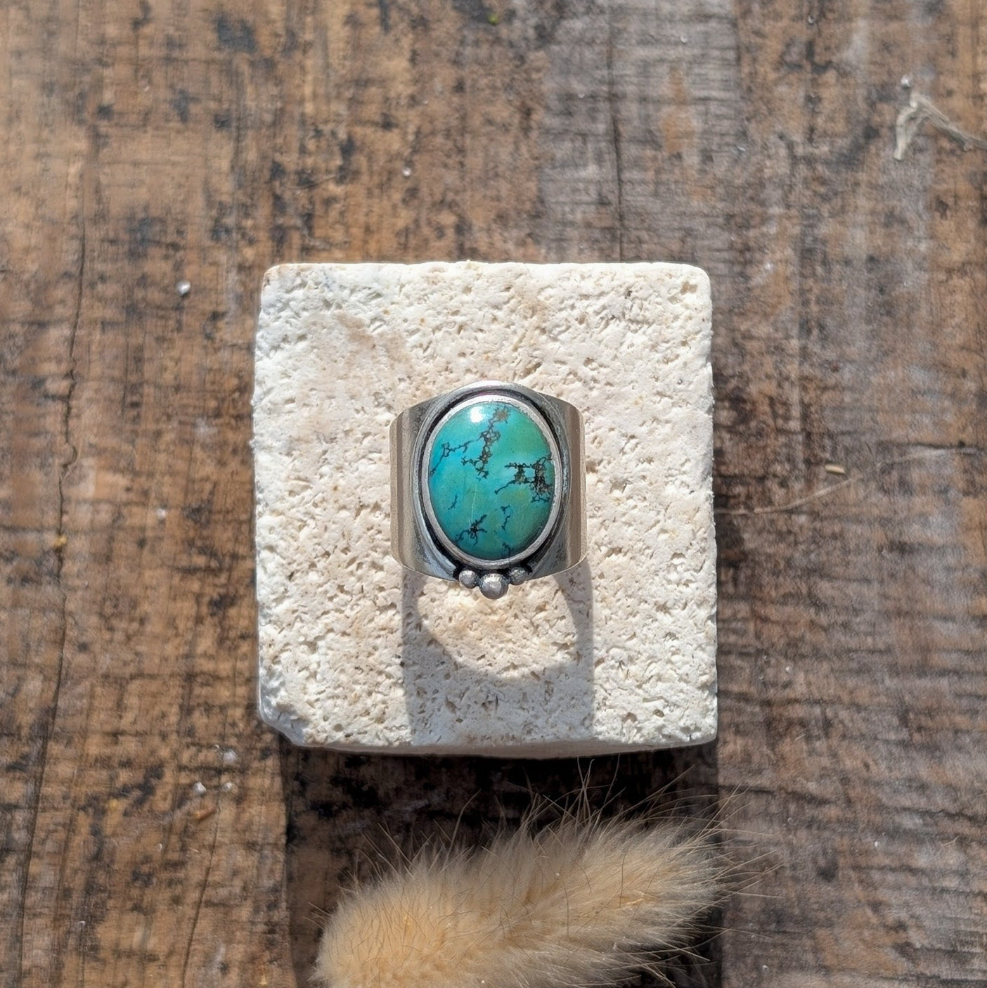 Anillo ancho con turquesa