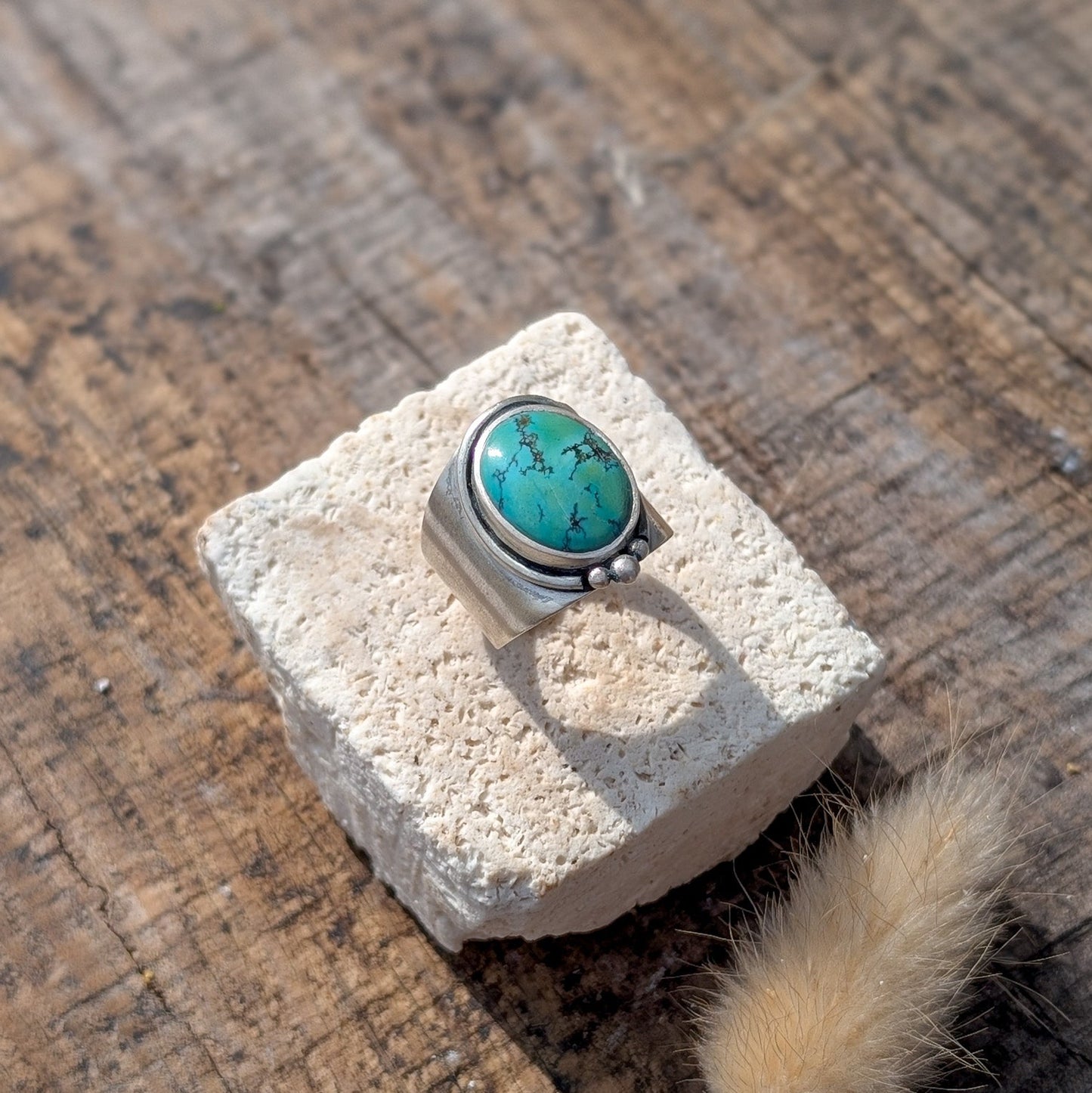 Anillo ancho con turquesa