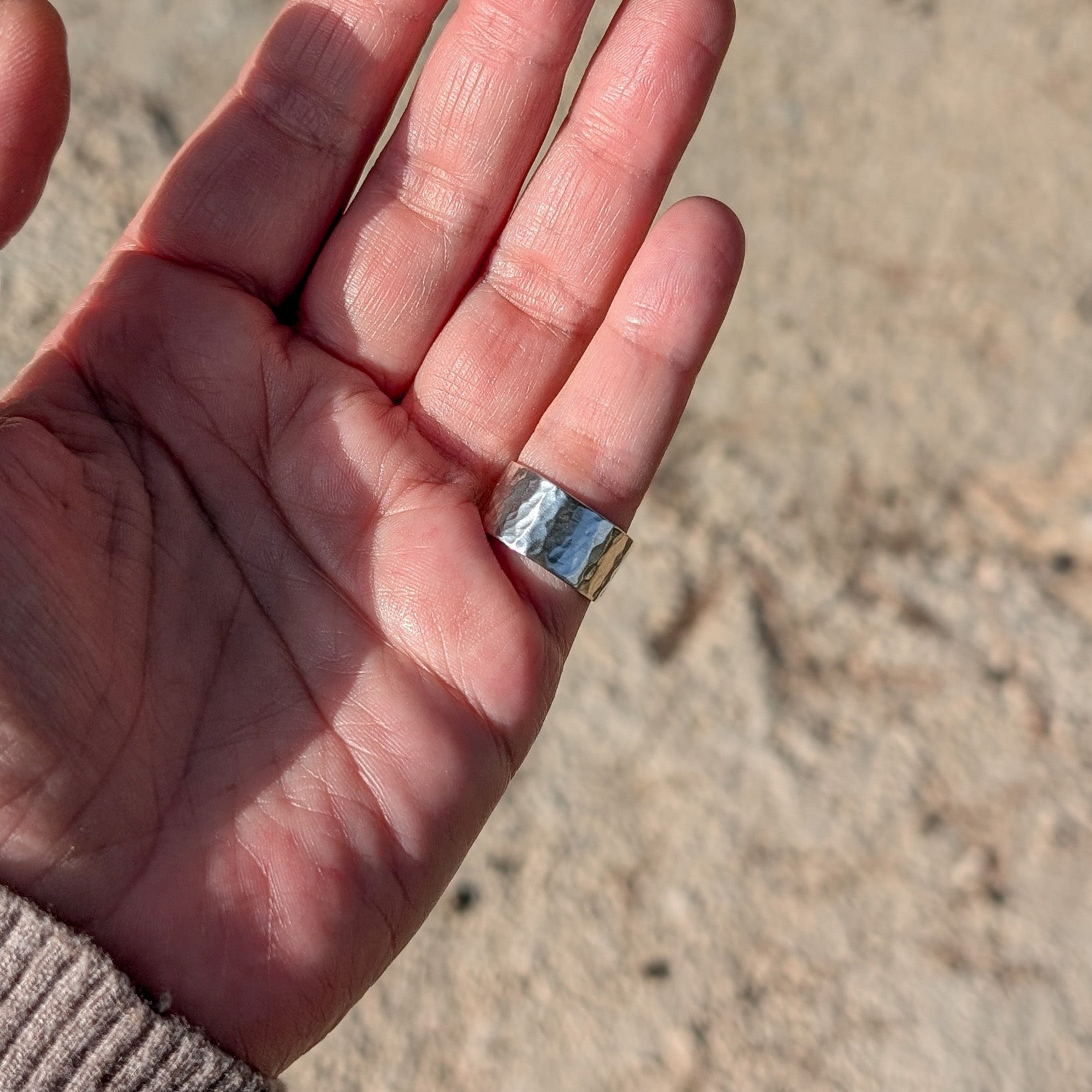 Anillo de plata con doblete de opalo australiano